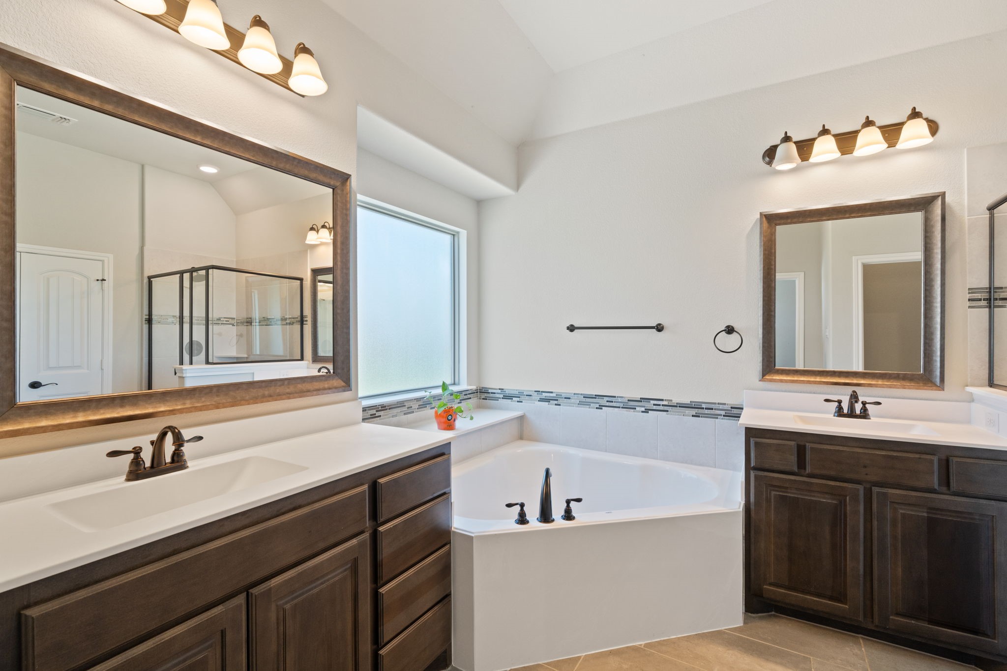 833 Rustic Trail