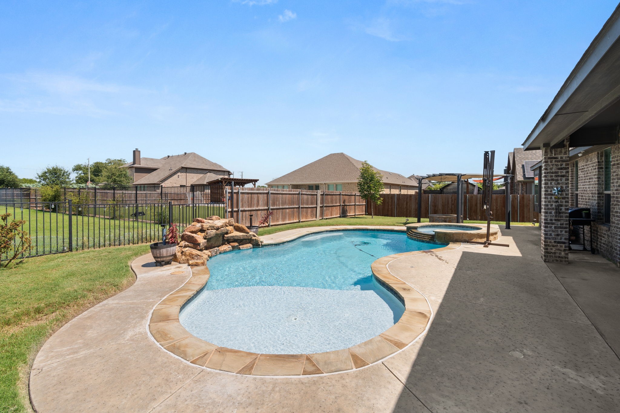 833 Rustic Trail