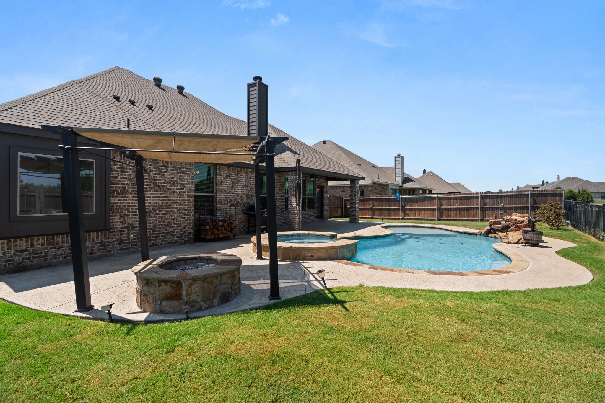 833 Rustic Trail