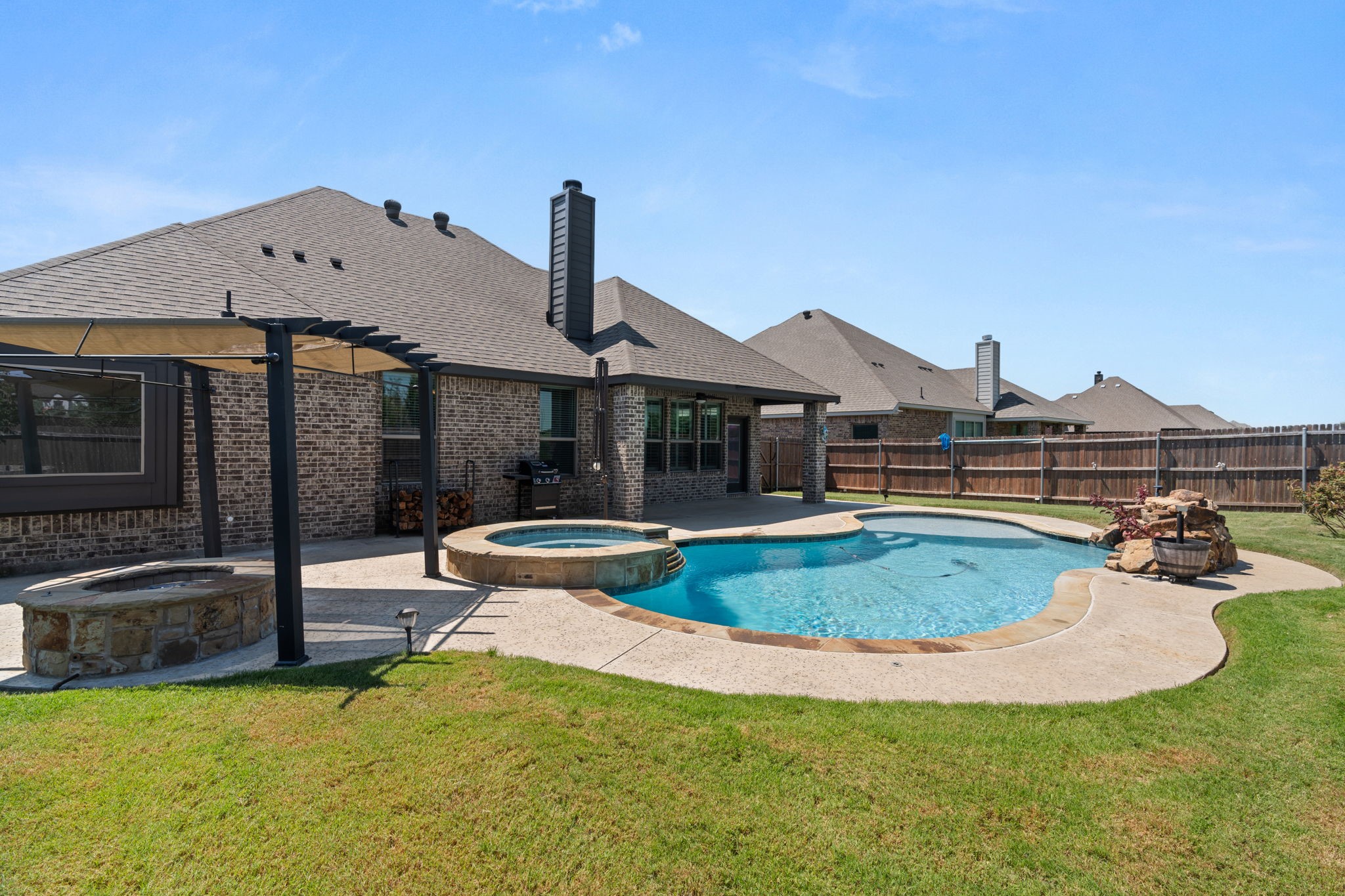 833 Rustic Trail