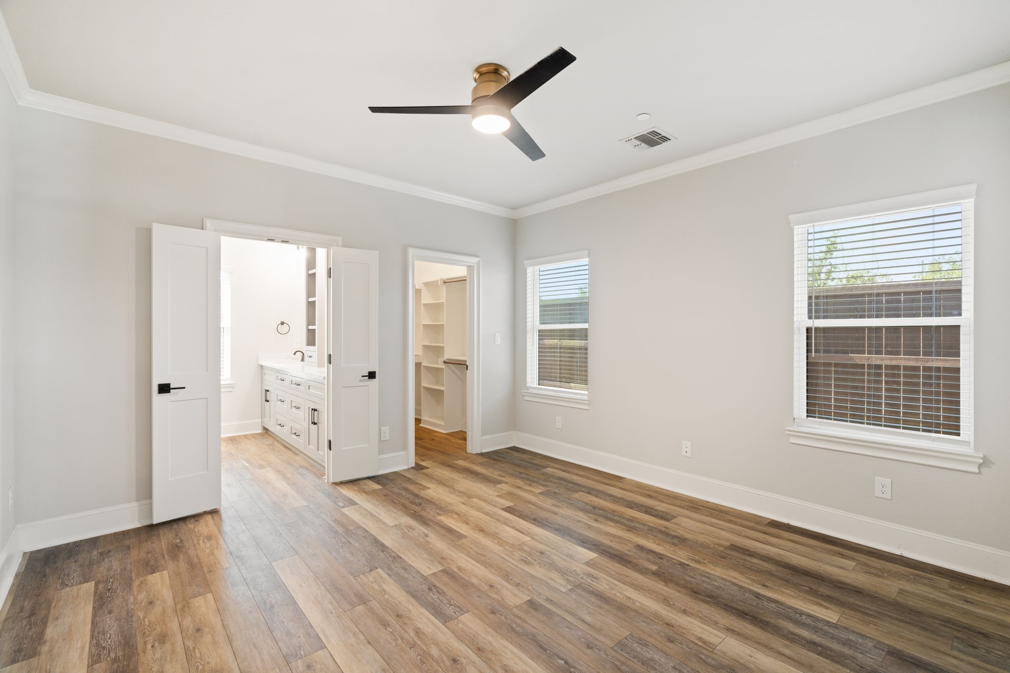 310 Woodside Trail