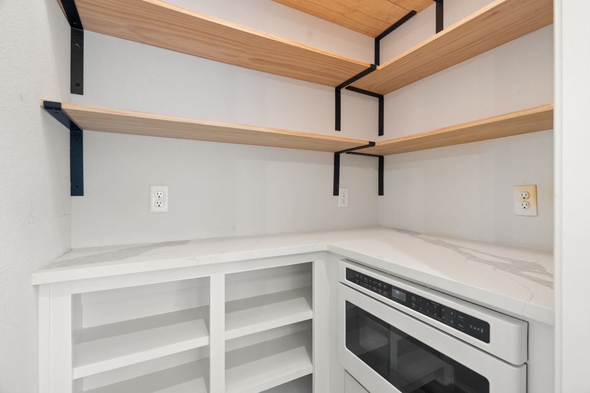 310 Woodside Trail