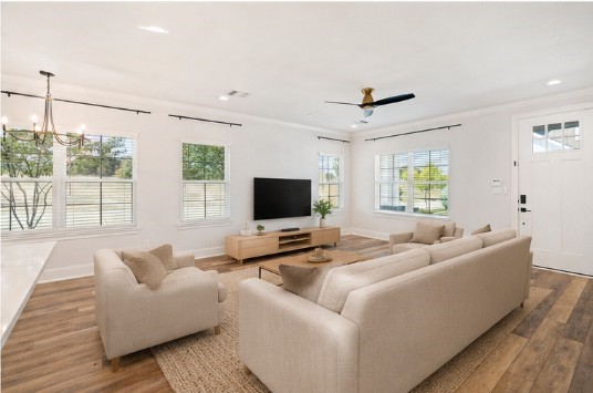 310 Woodside Trail