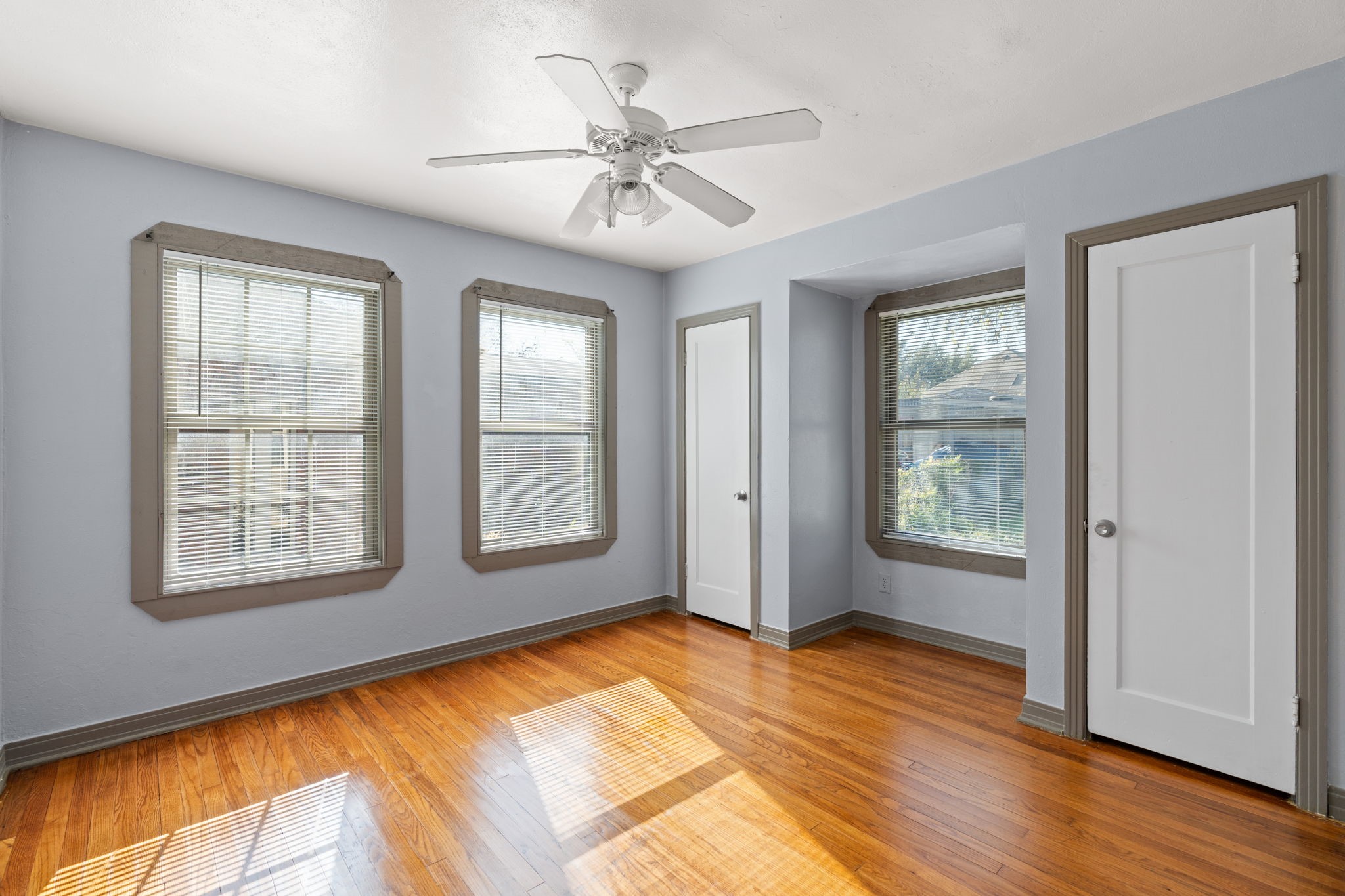 2725 Bowling Green Avenue