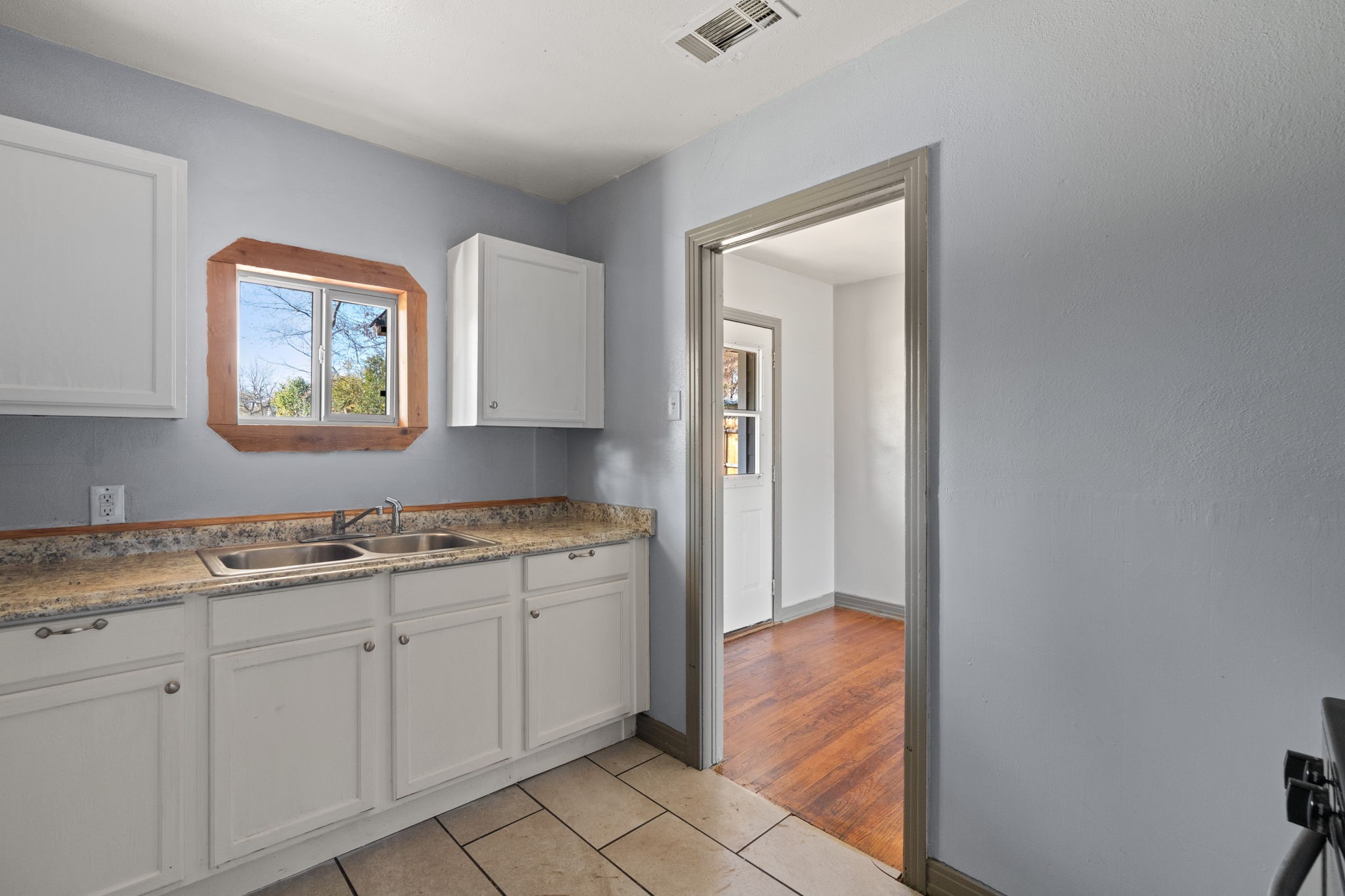 2725 Bowling Green Avenue