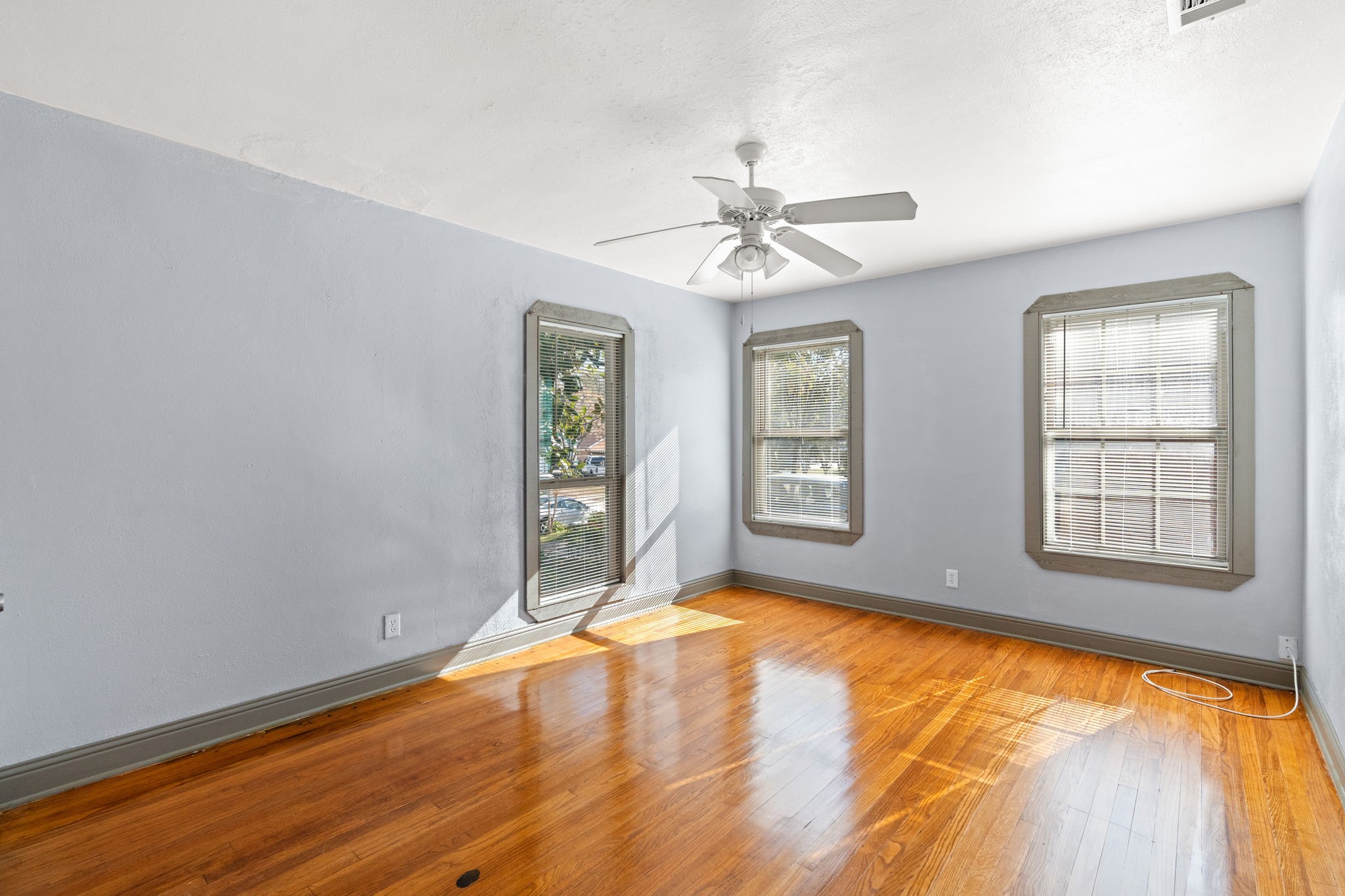 2725 Bowling Green Avenue