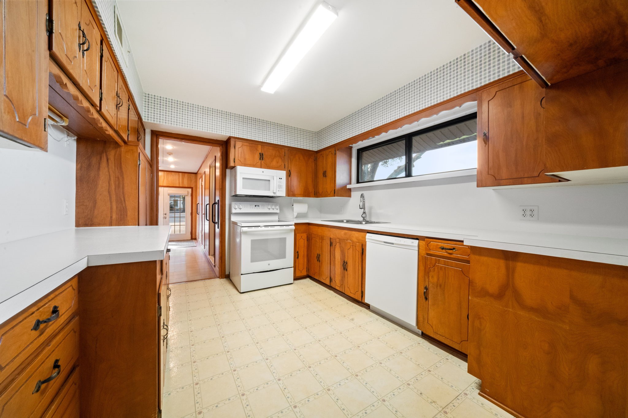 139 Lakeshore Drive
