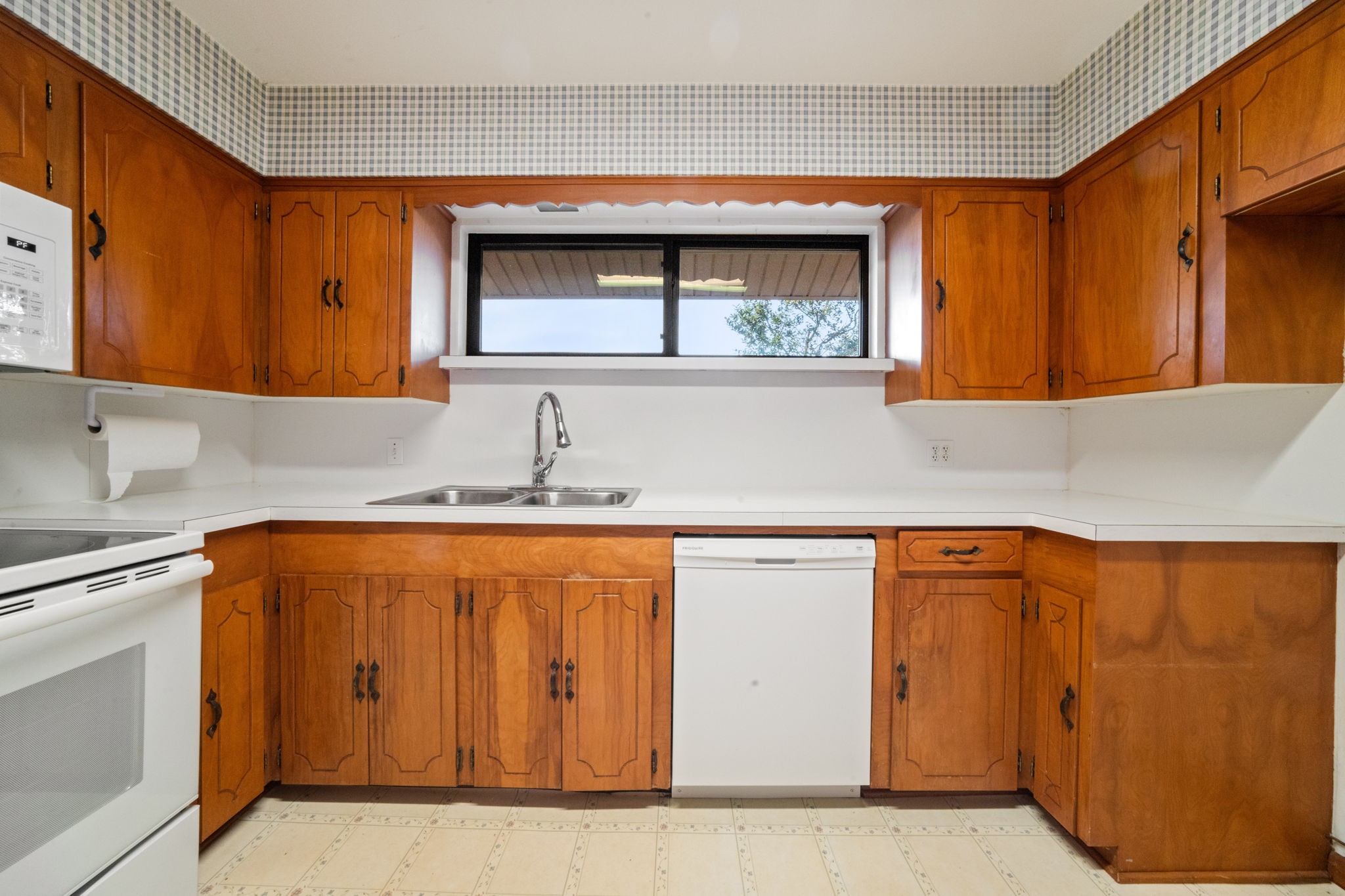 139 Lakeshore Drive