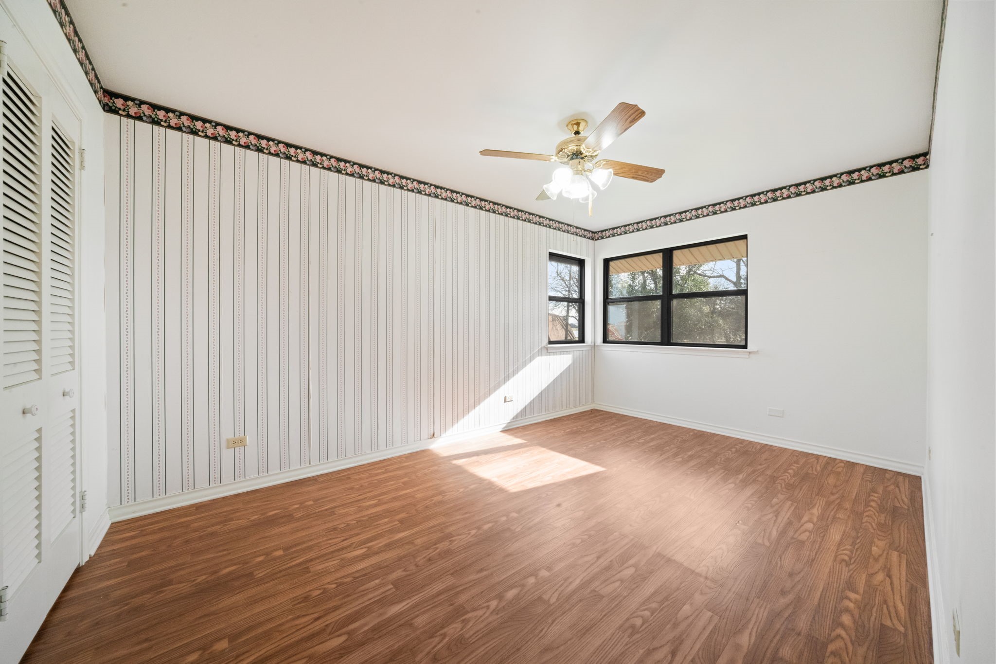 139 Lakeshore Drive