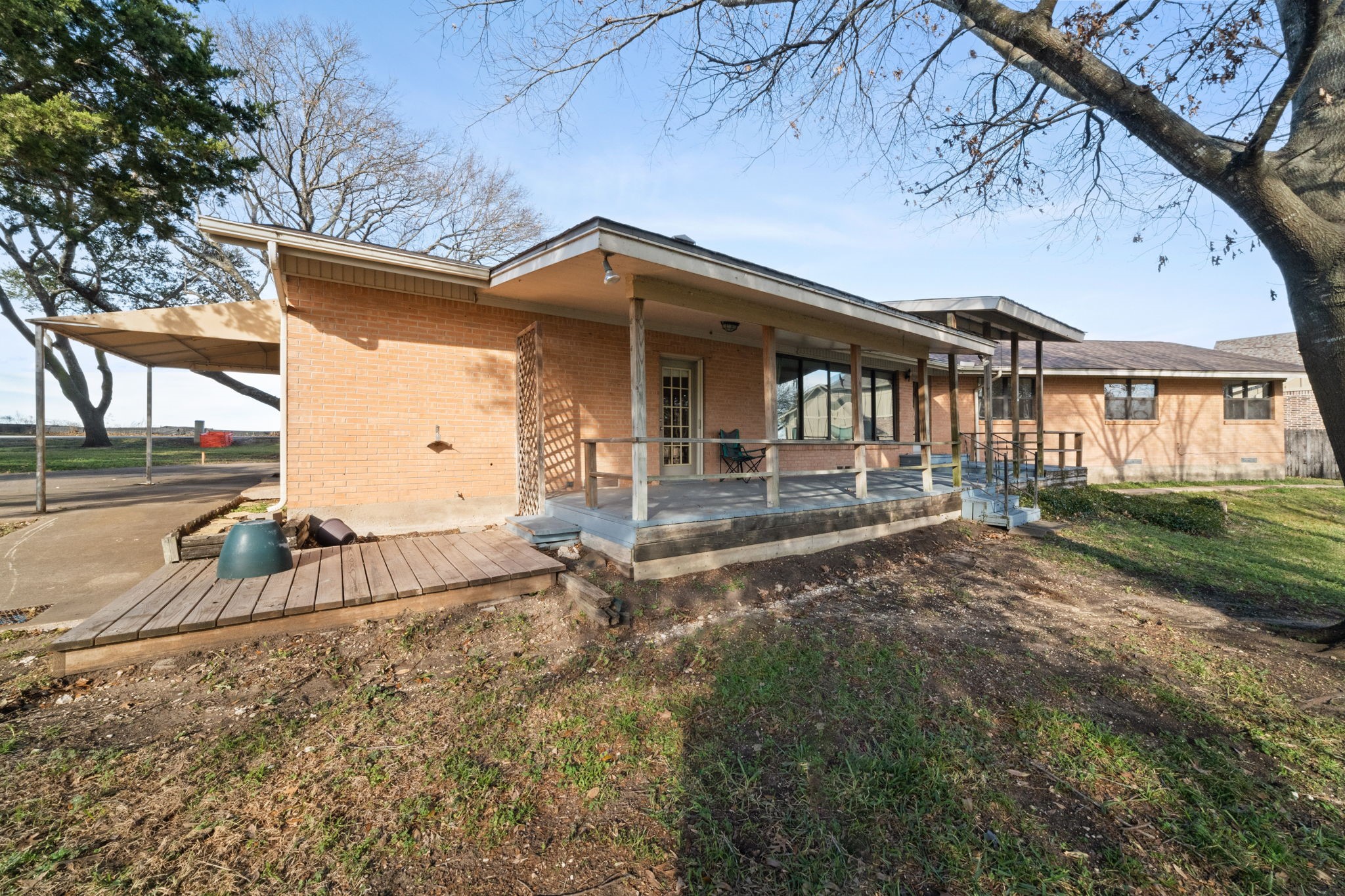 139 Lakeshore Drive