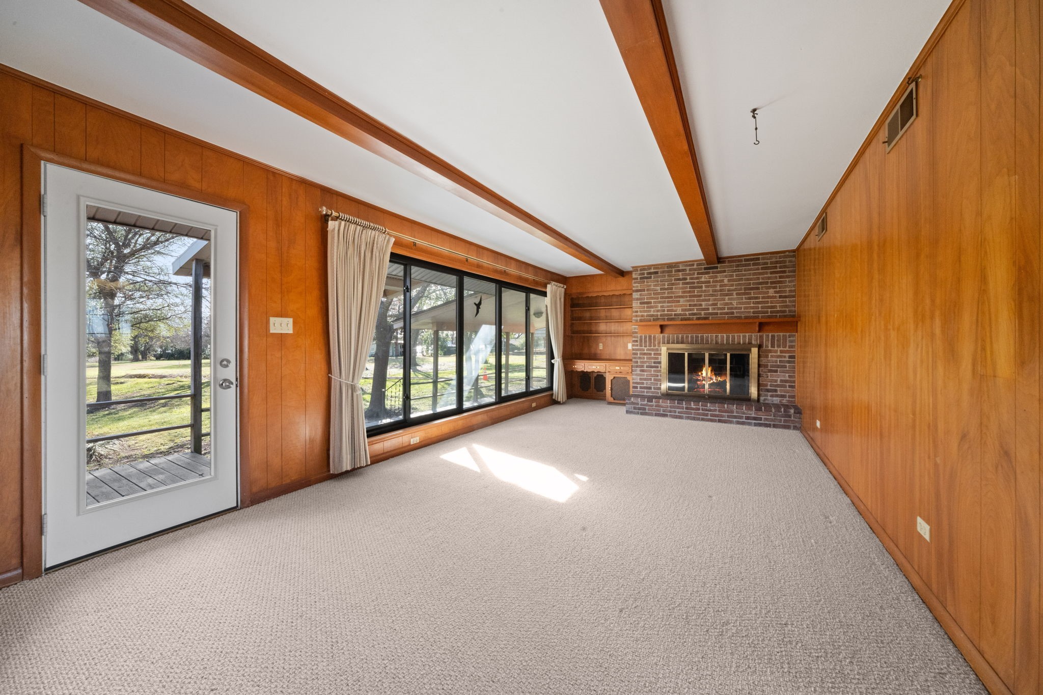 139 Lakeshore Drive