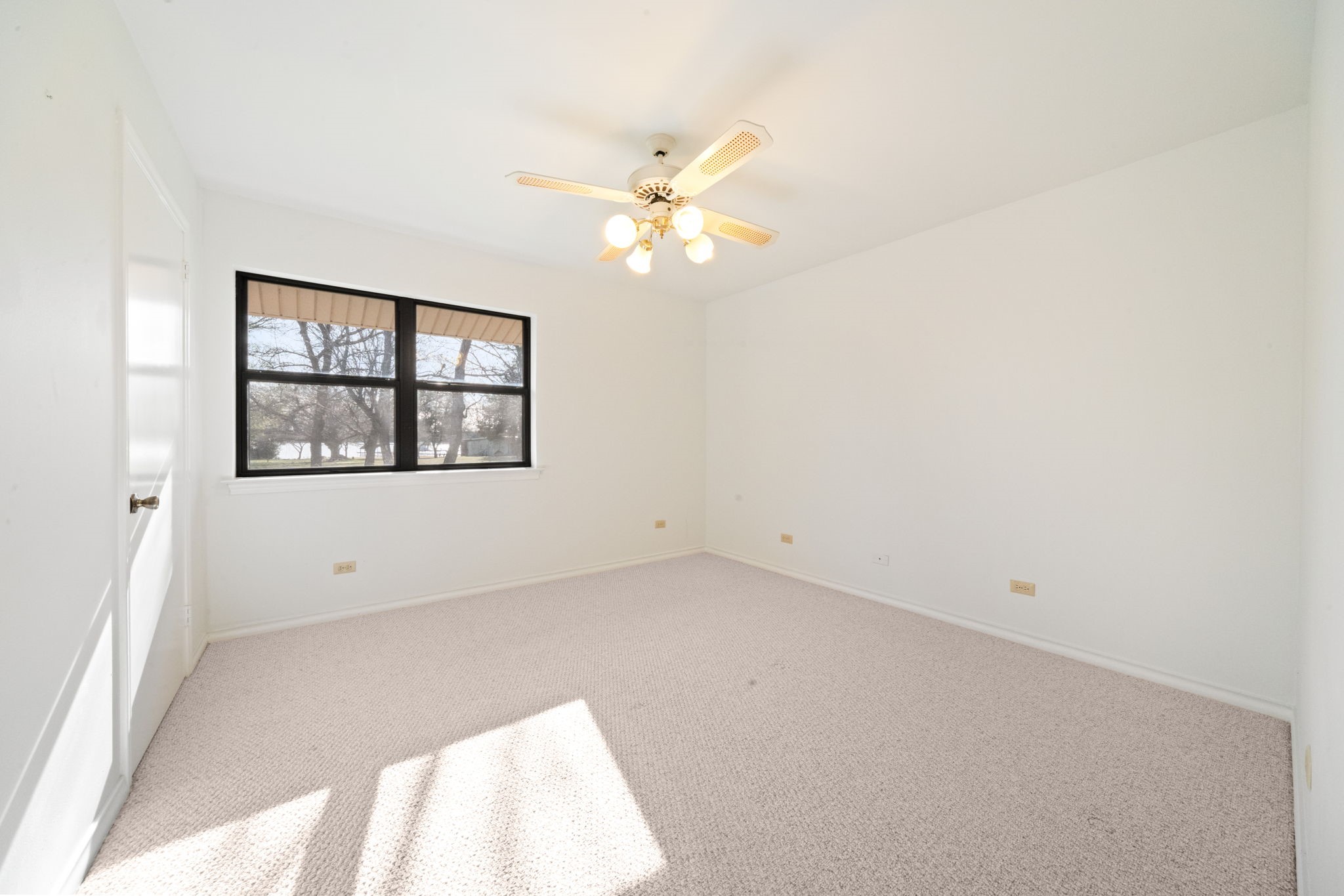 139 Lakeshore Drive