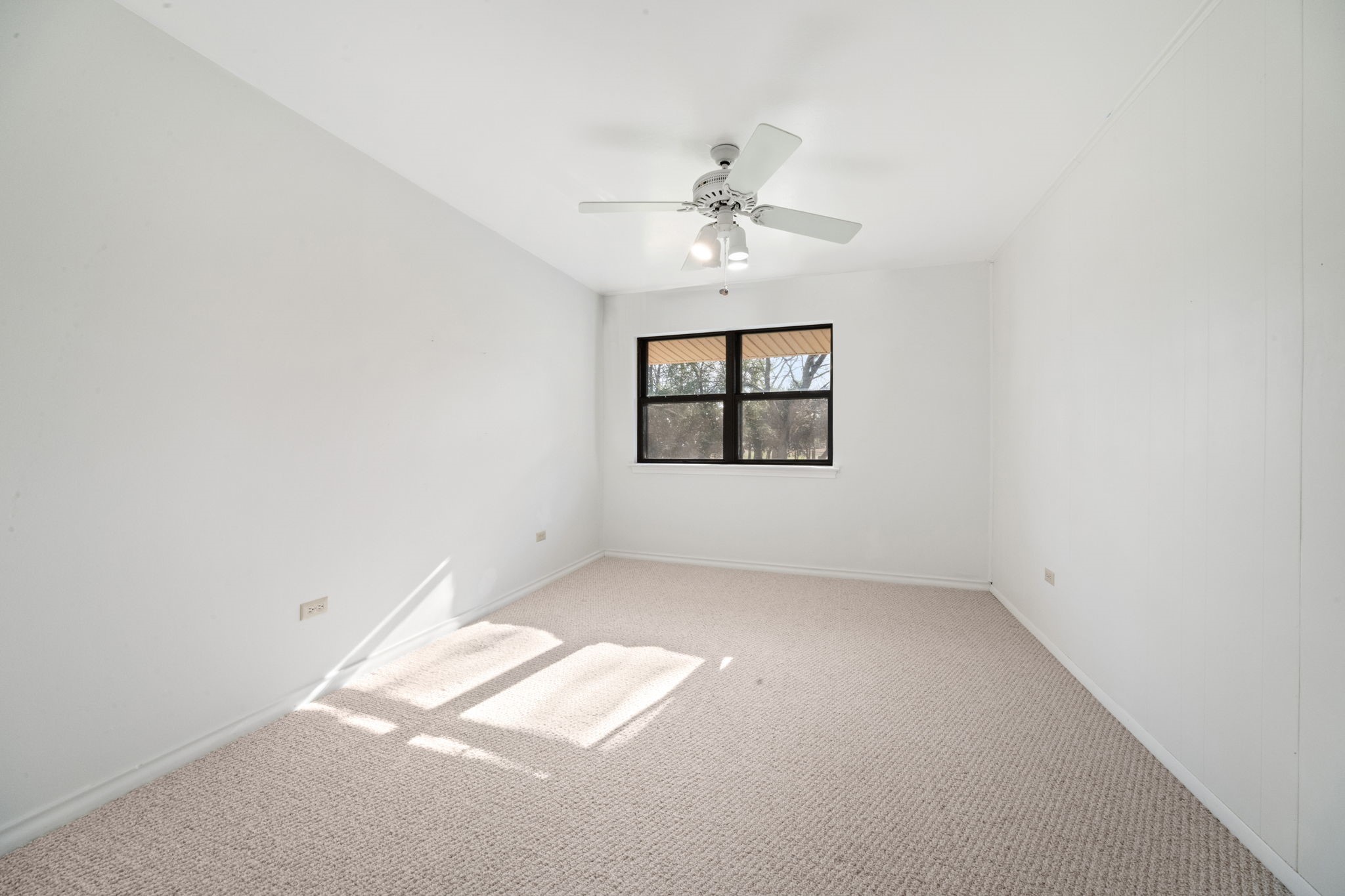 139 Lakeshore Drive