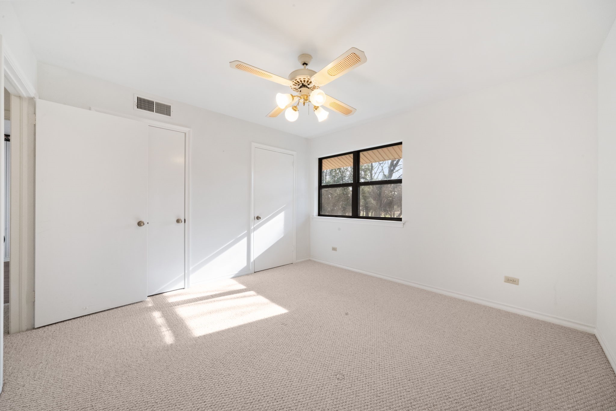 139 Lakeshore Drive