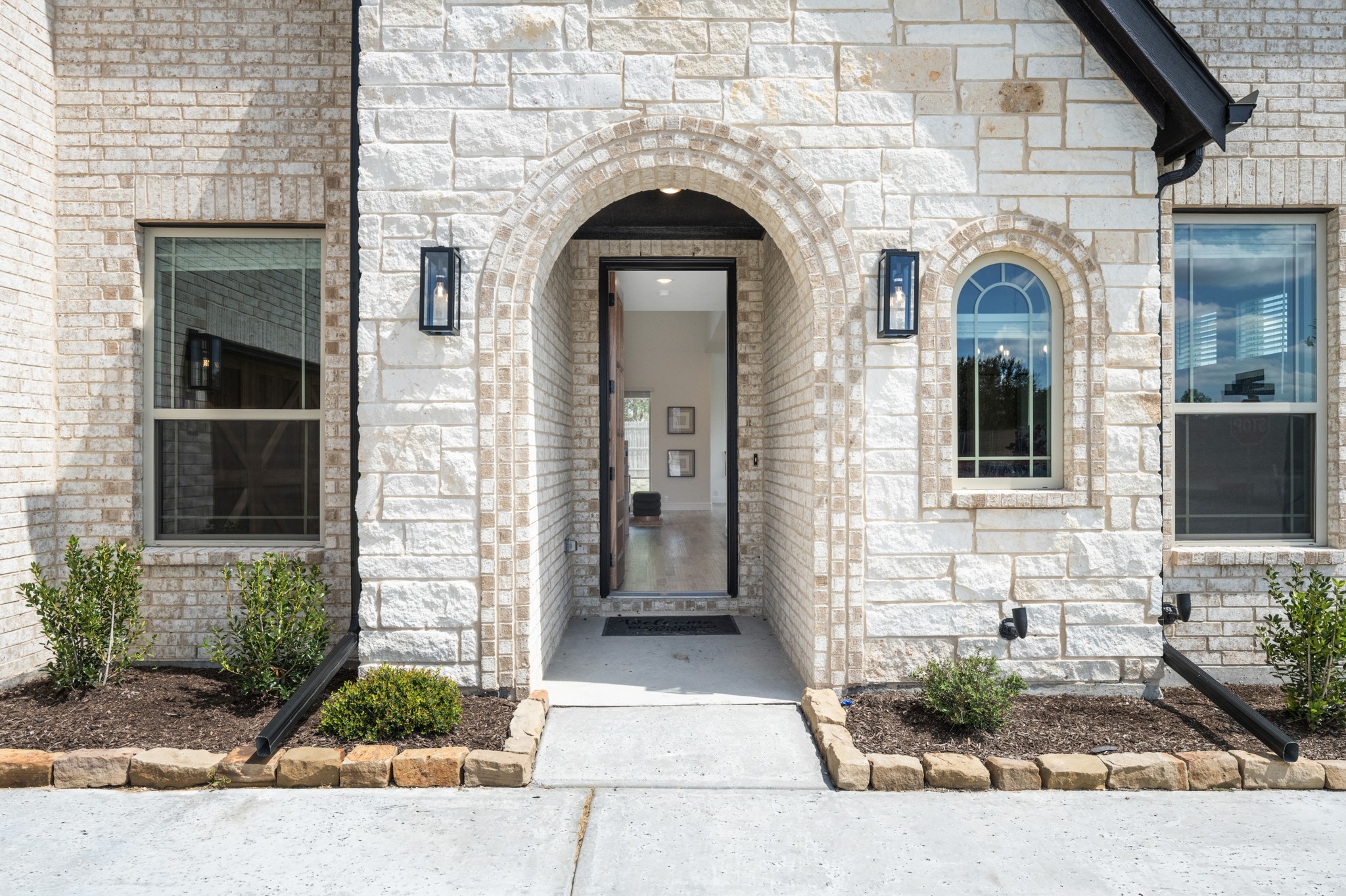 3433 Nightingale Lane