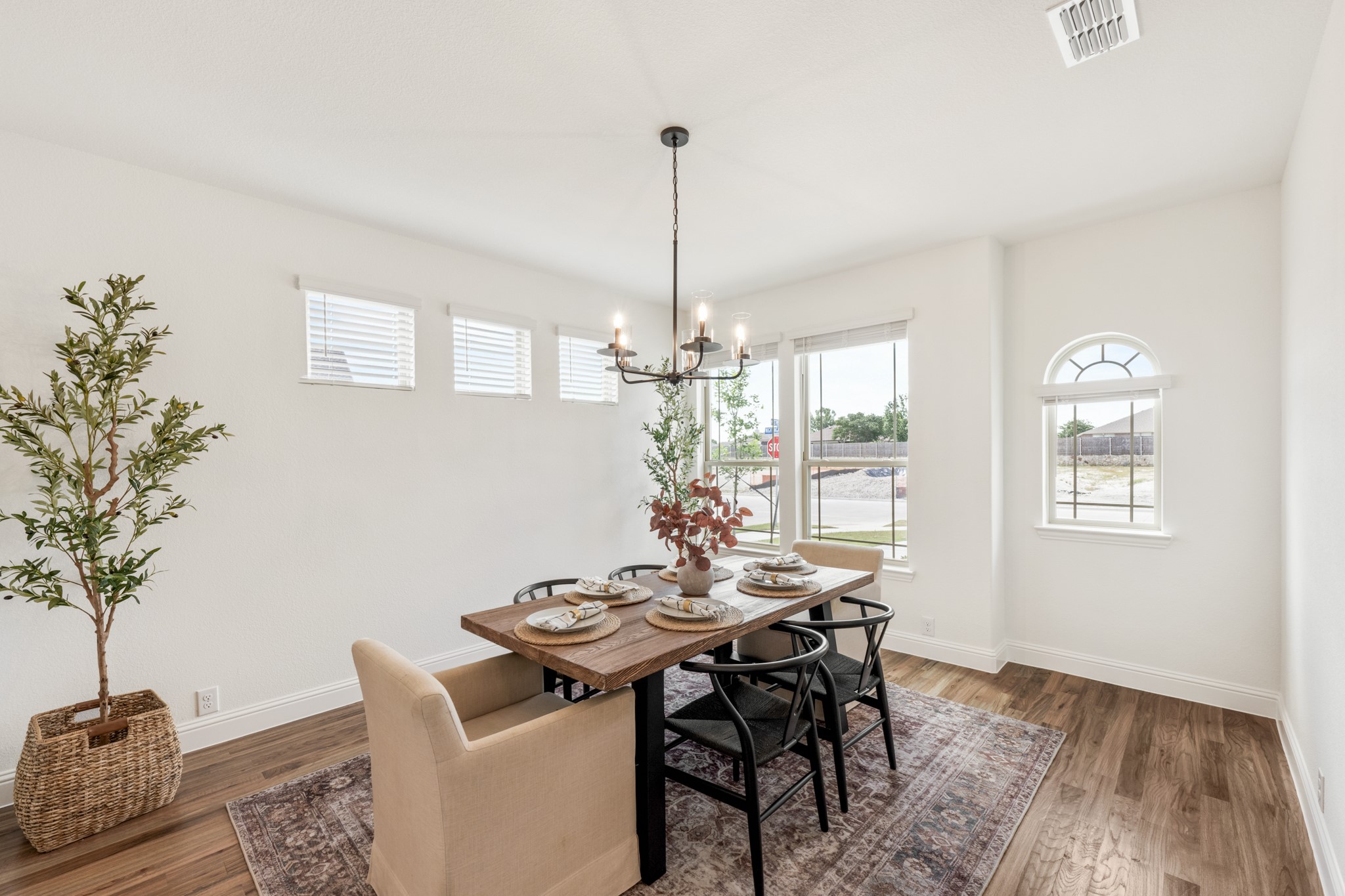 3433 Nightingale Lane