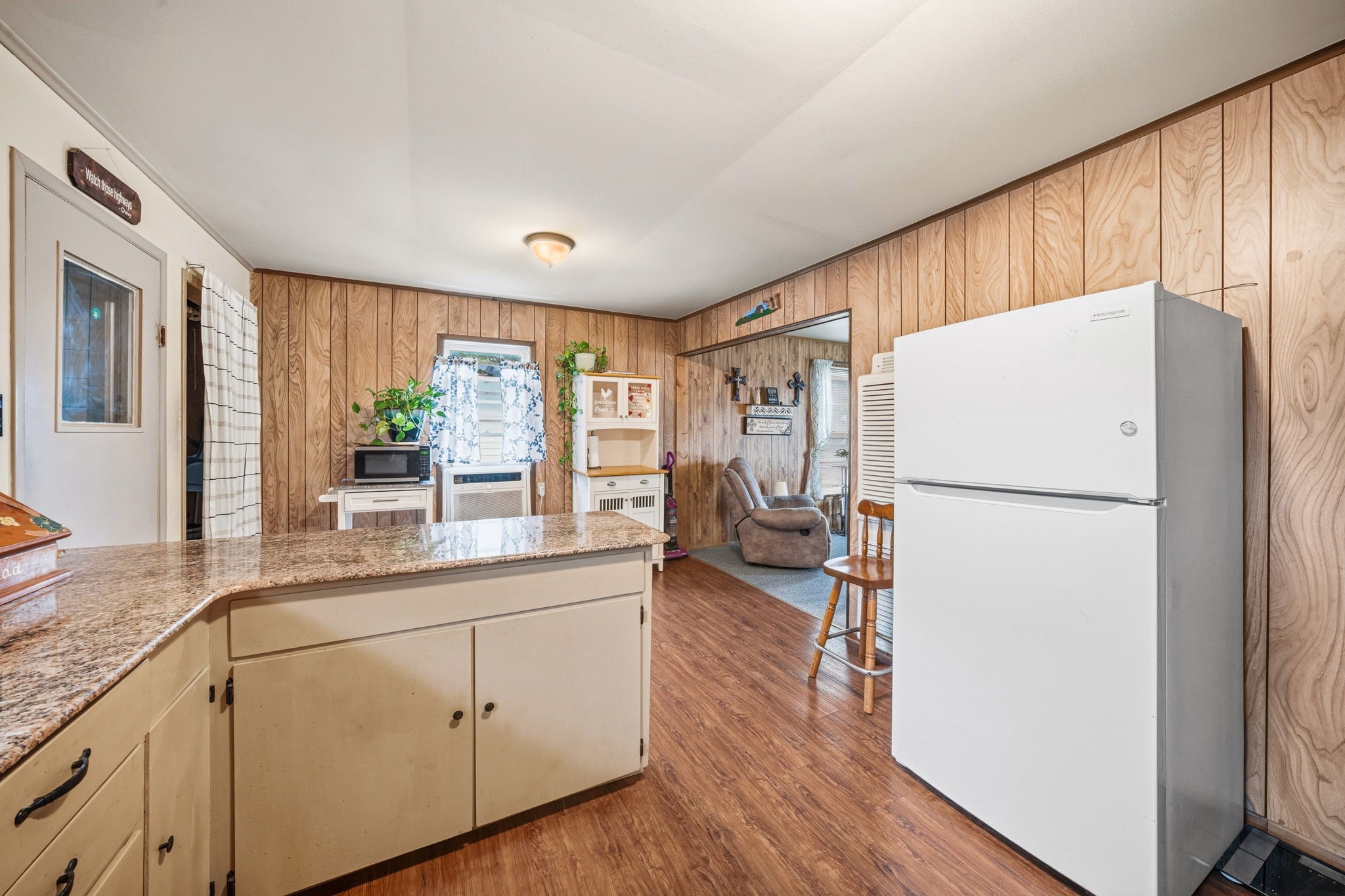 909 S Carlton Street