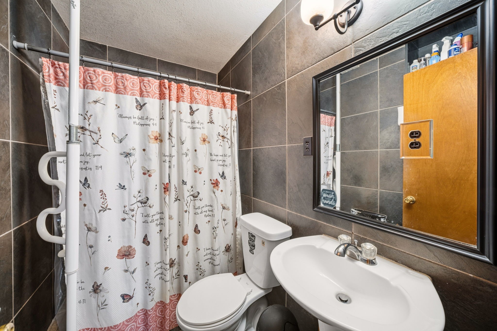 909 S Carlton Street