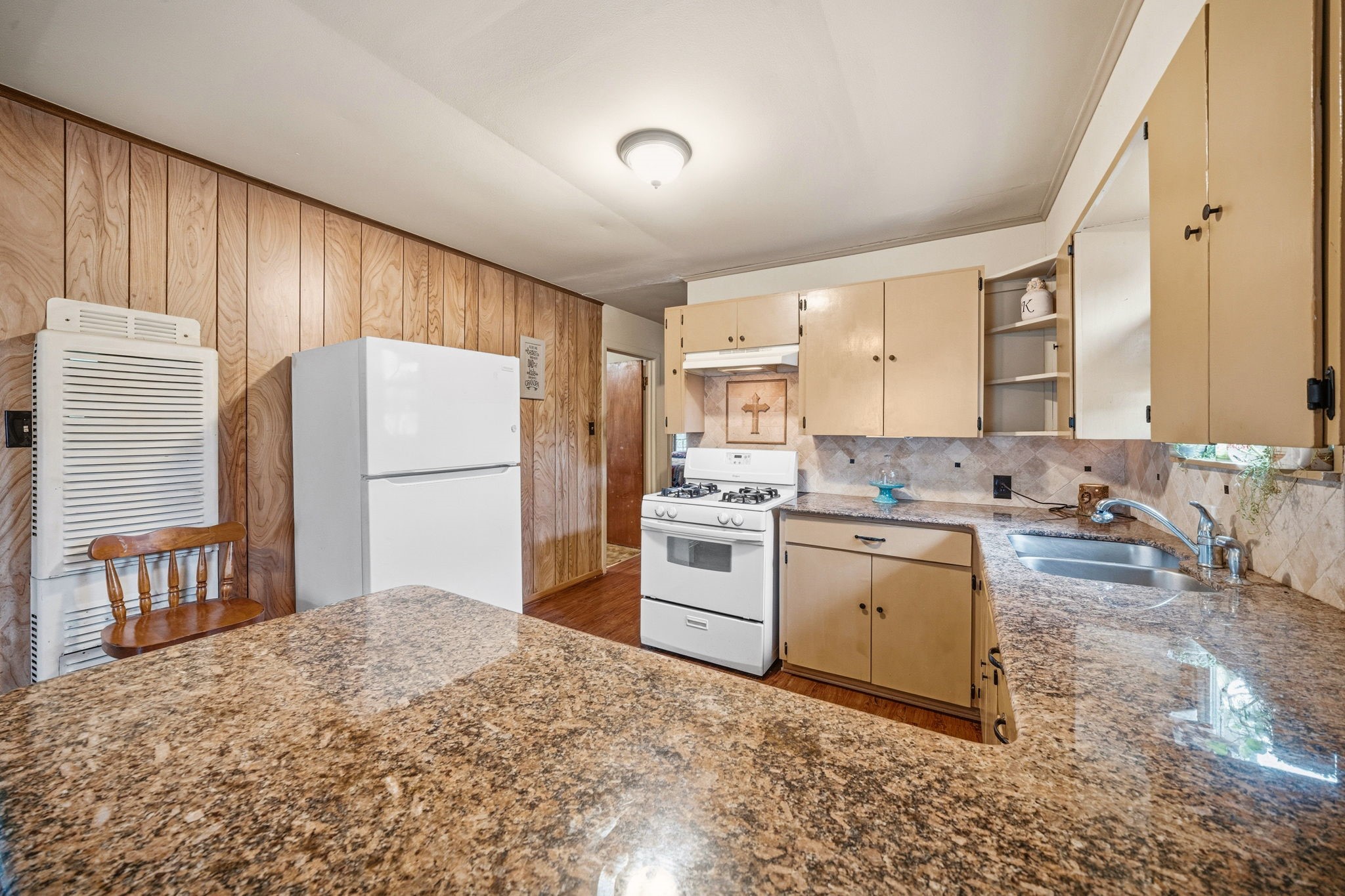 909 S Carlton Street