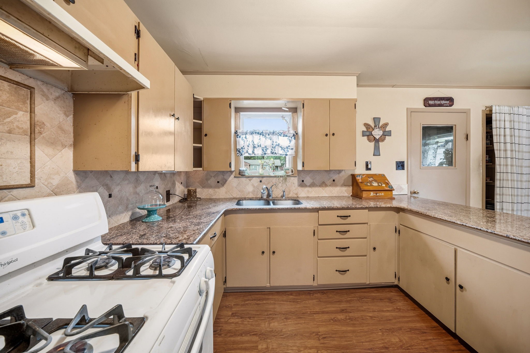 909 S Carlton Street