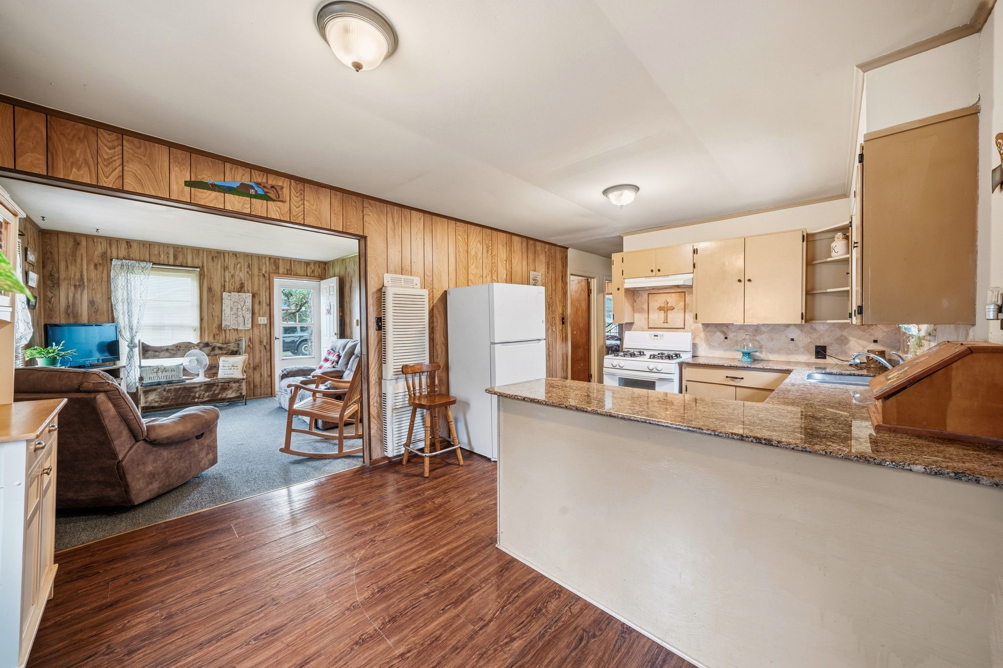 909 S Carlton Street