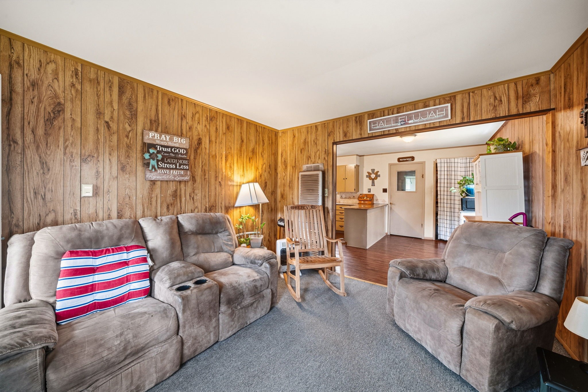 909 S Carlton Street