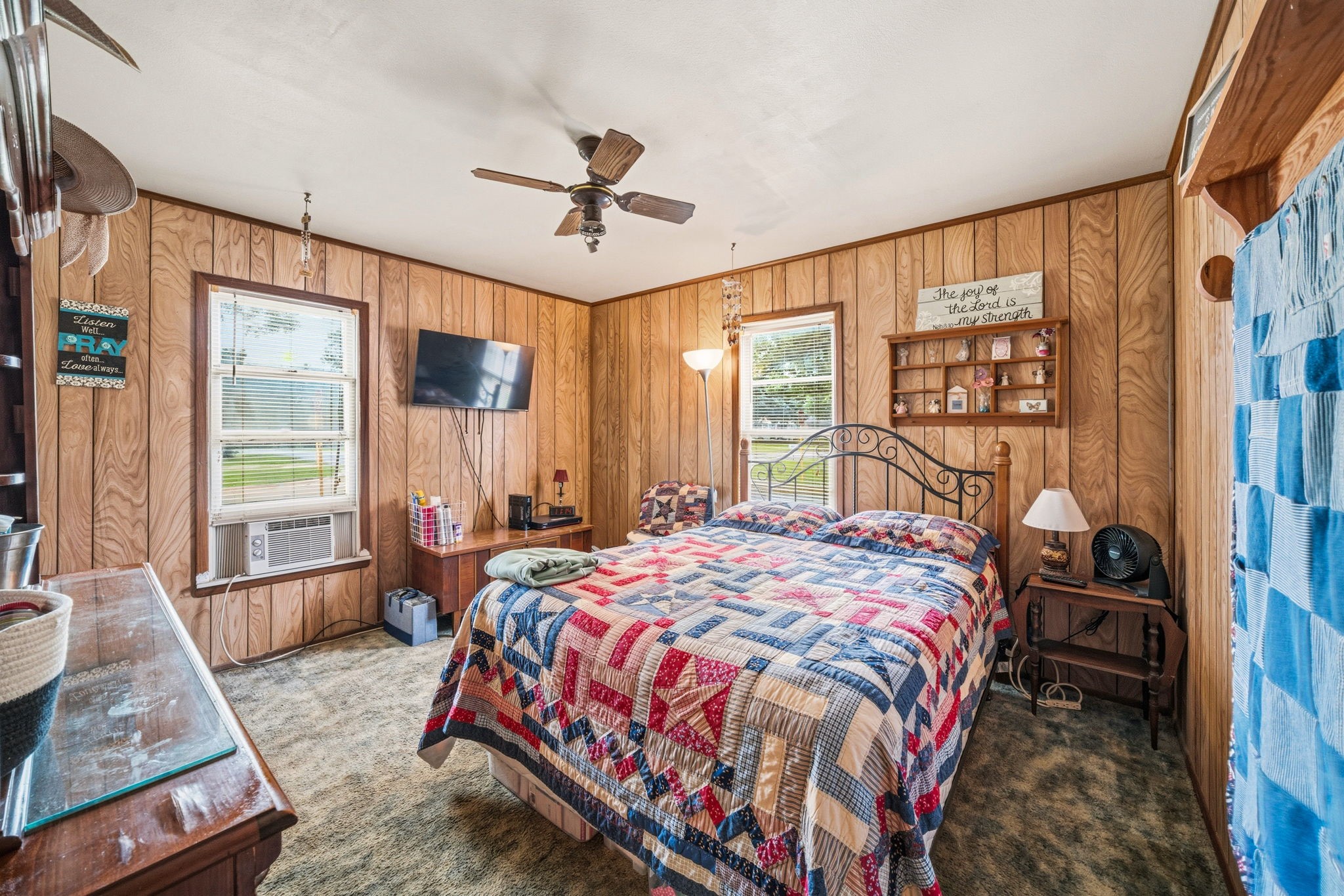 909 S Carlton Street