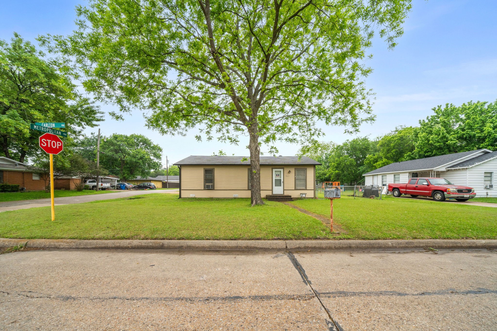 909 S Carlton Street