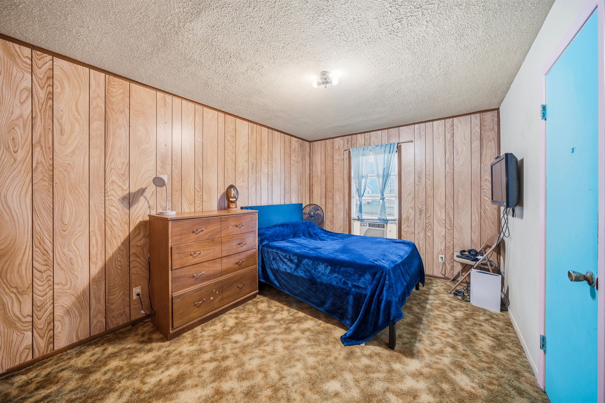 909 S Carlton Street