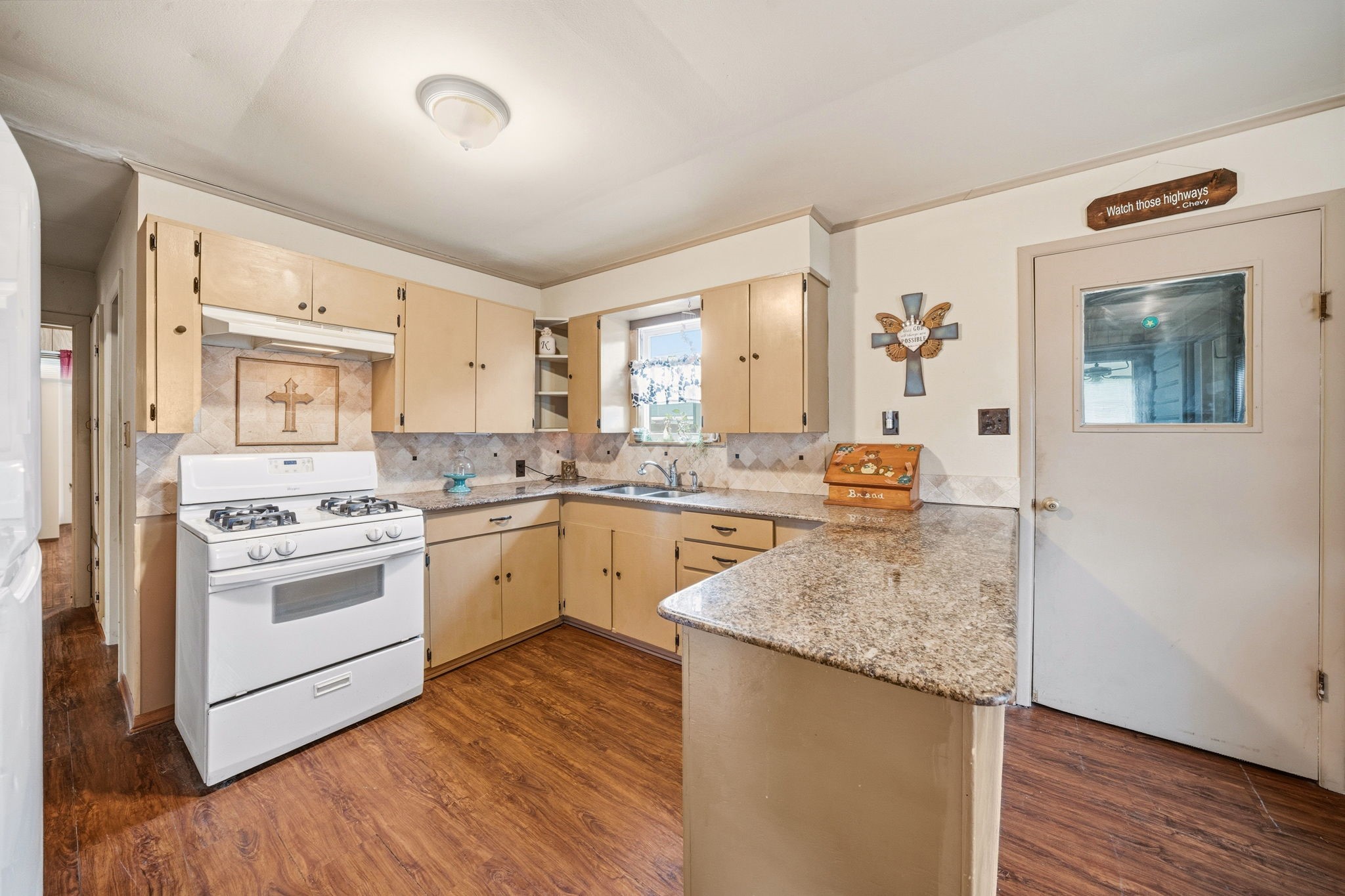 909 S Carlton Street