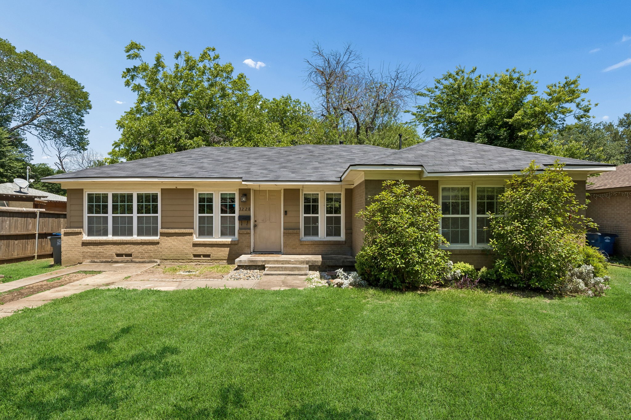 3228 E Perryton Drive