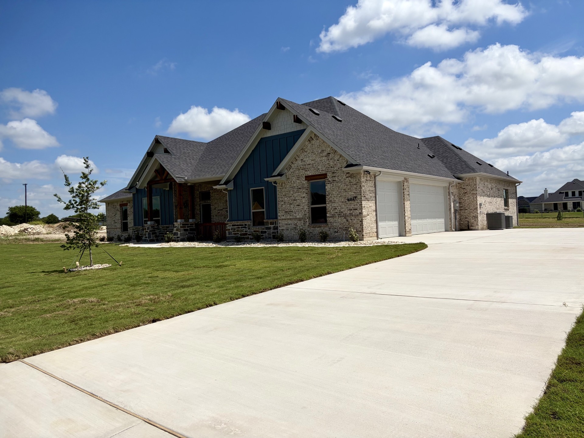2561 Posey Lane