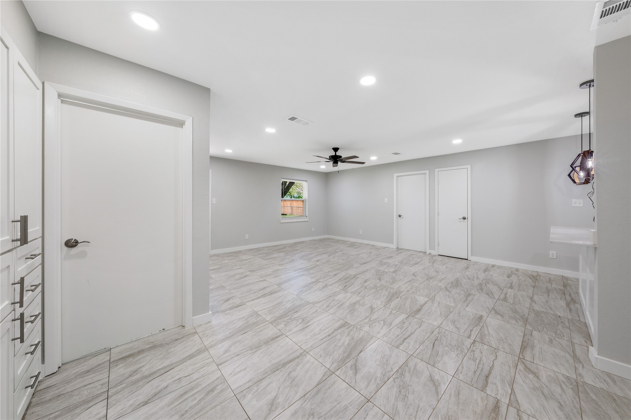 101 E Border Street