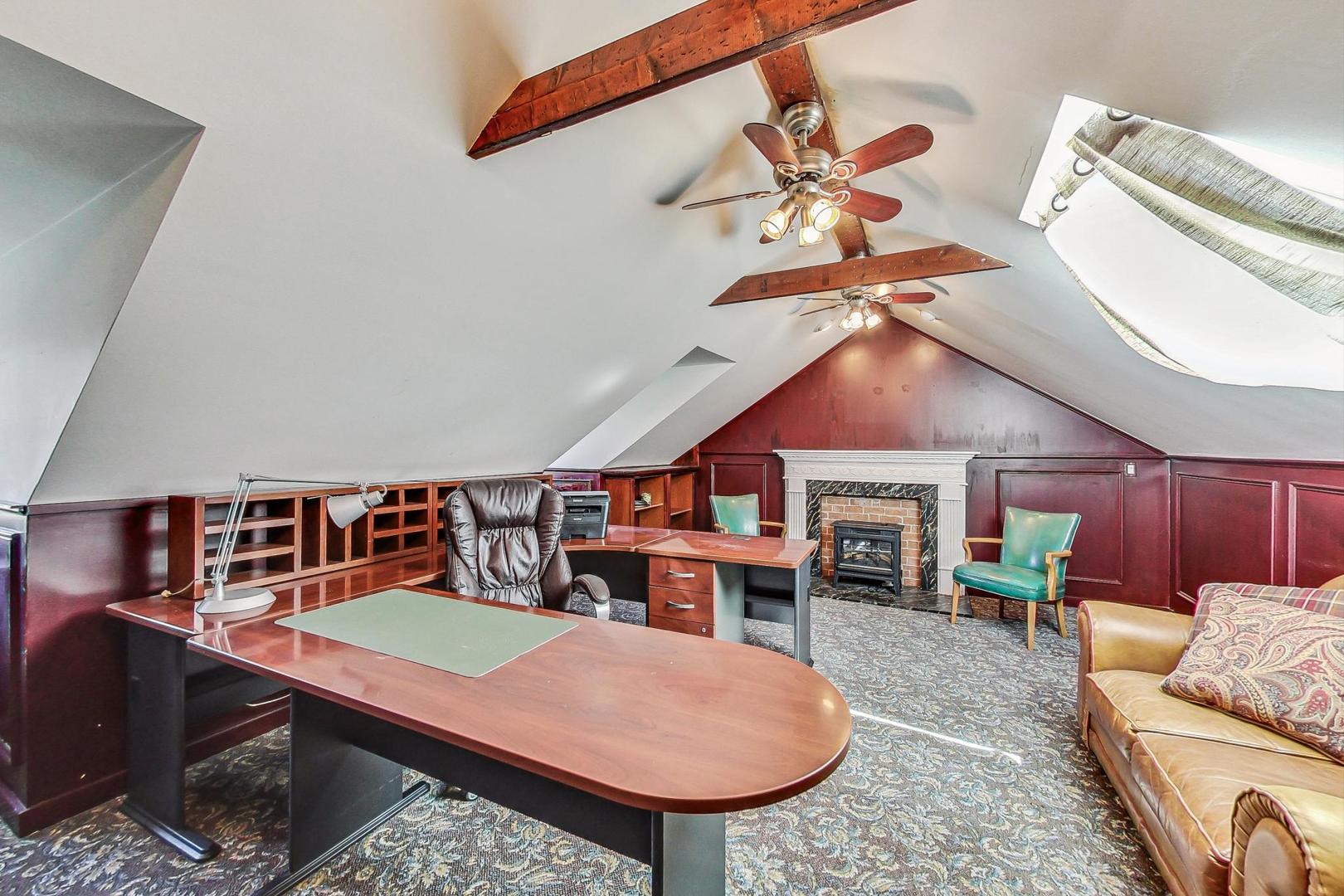 17W231 Hillside Lane