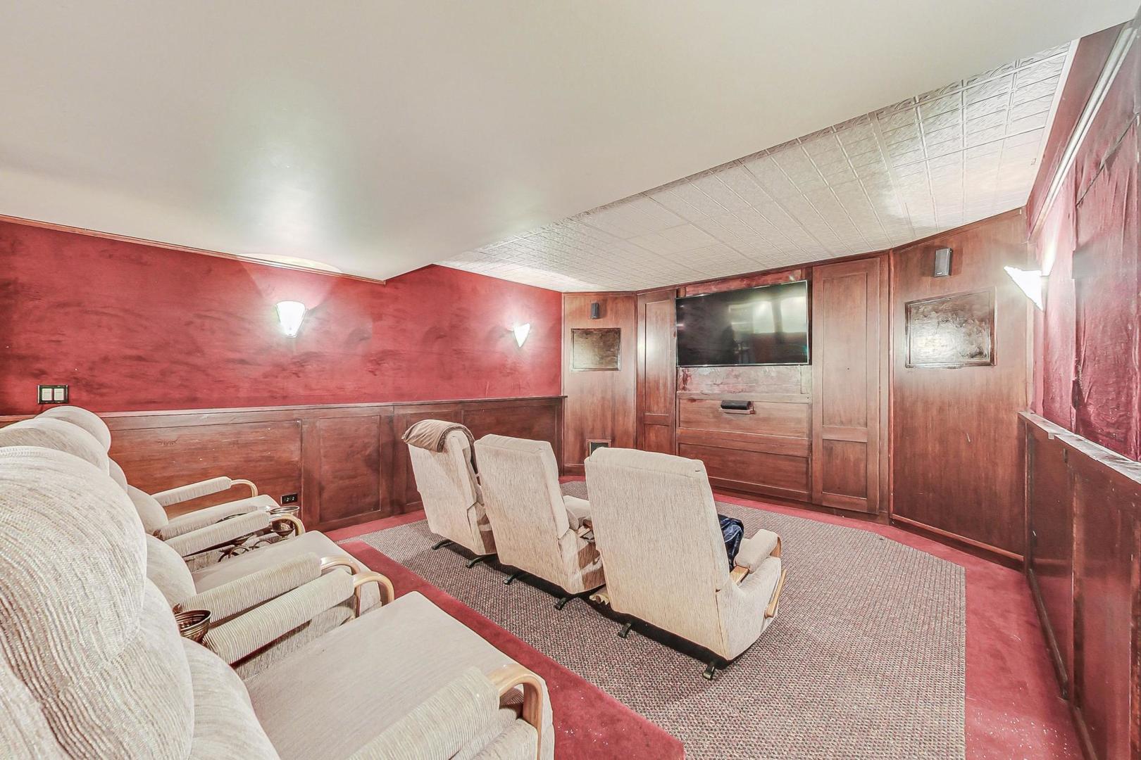 17W231 Hillside Lane