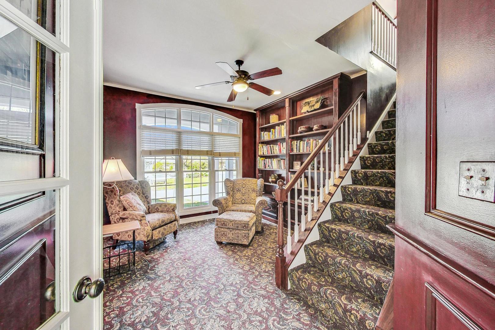 17W231 Hillside Lane