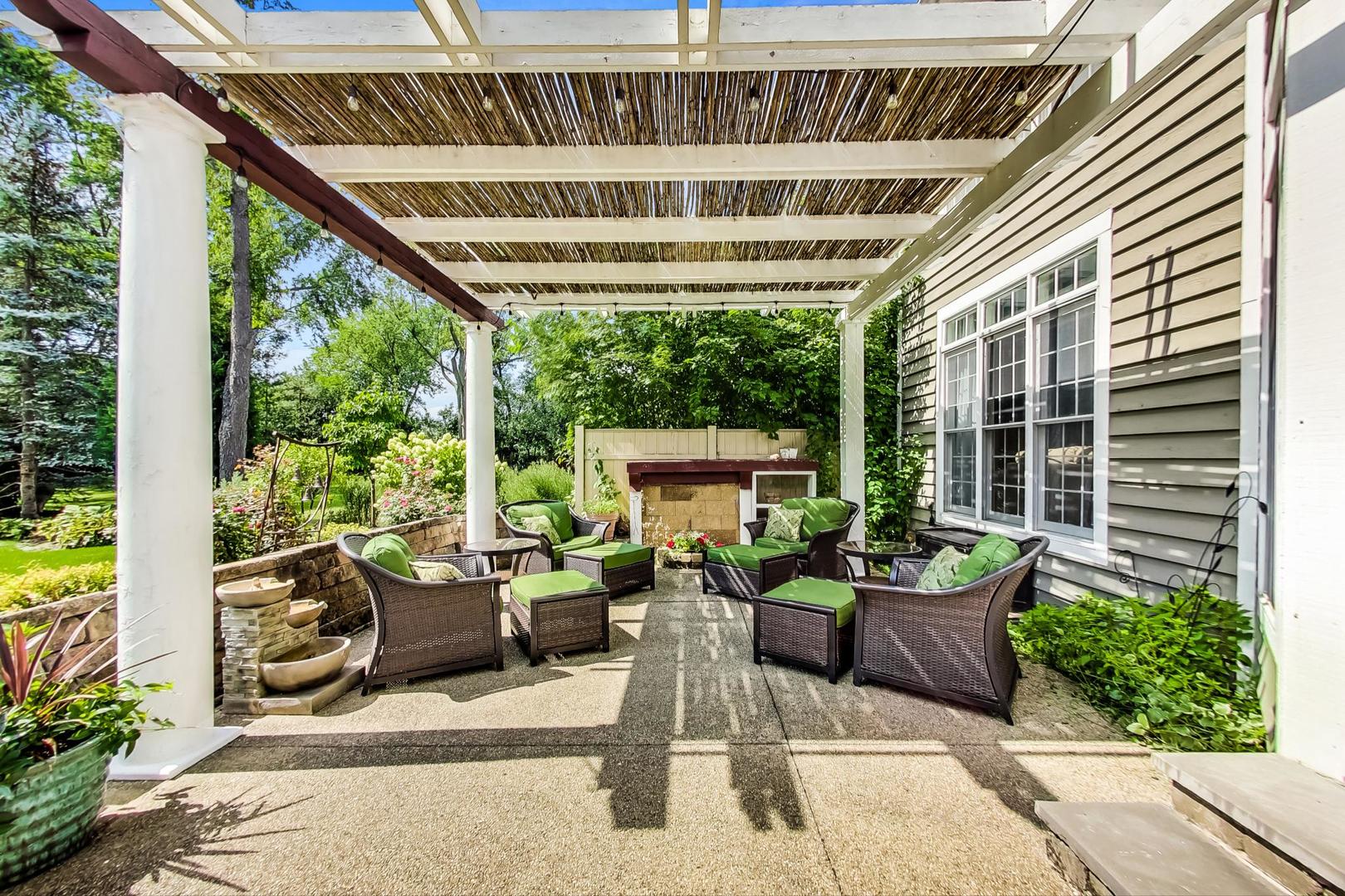 17W231 Hillside Lane