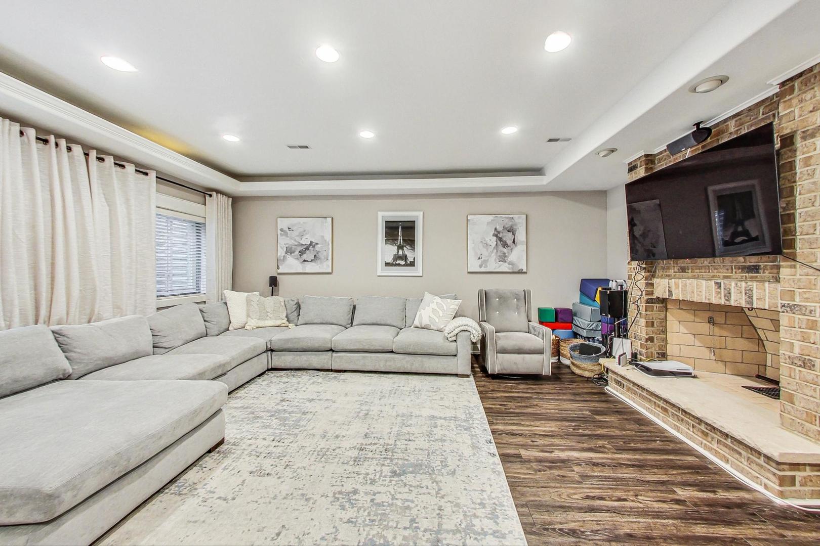 4904 Highland Avenue