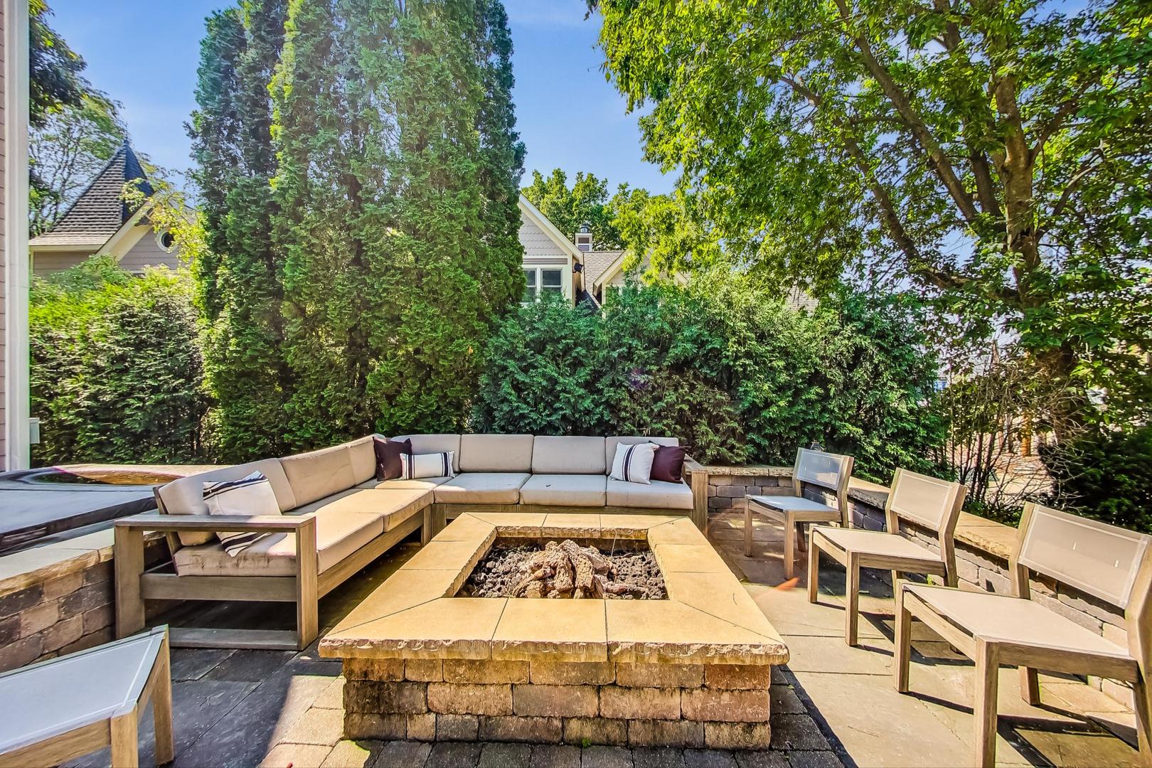 4904 Highland Avenue