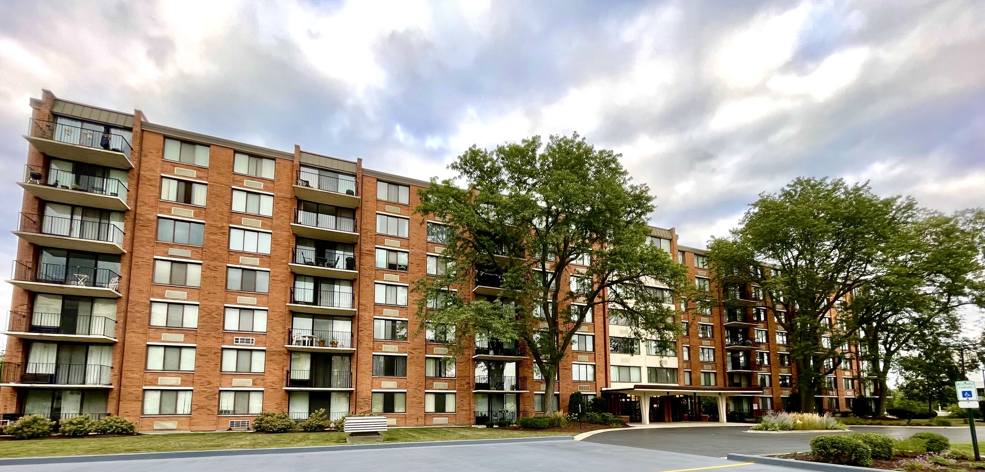 2000 Saint Regis Drive Unit: 3F