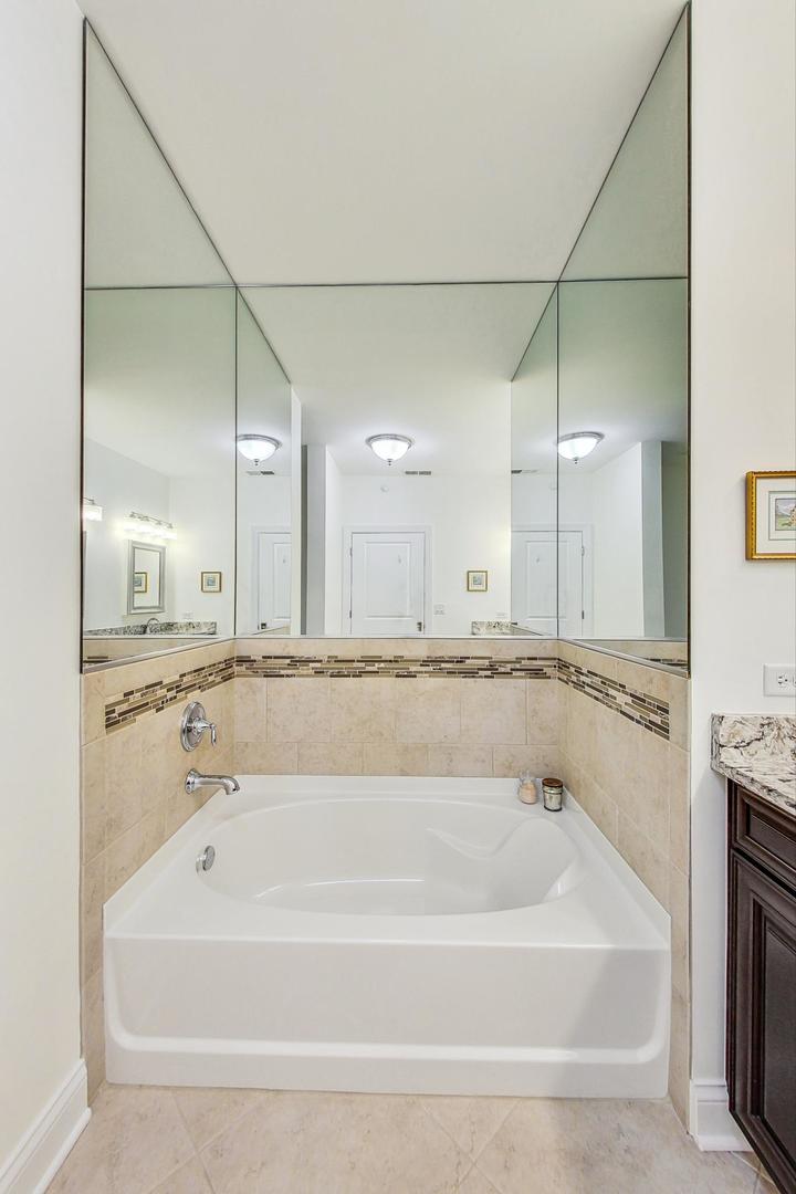 7 E Kennedy Lane Unit: 302