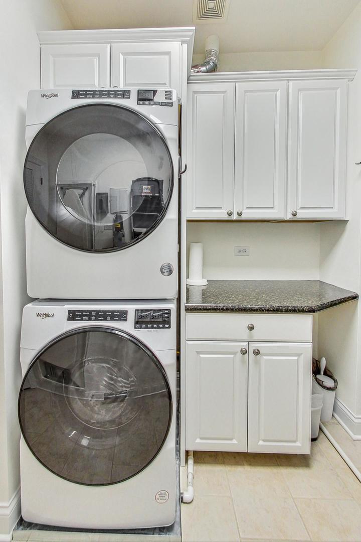 7 E Kennedy Lane Unit: 302