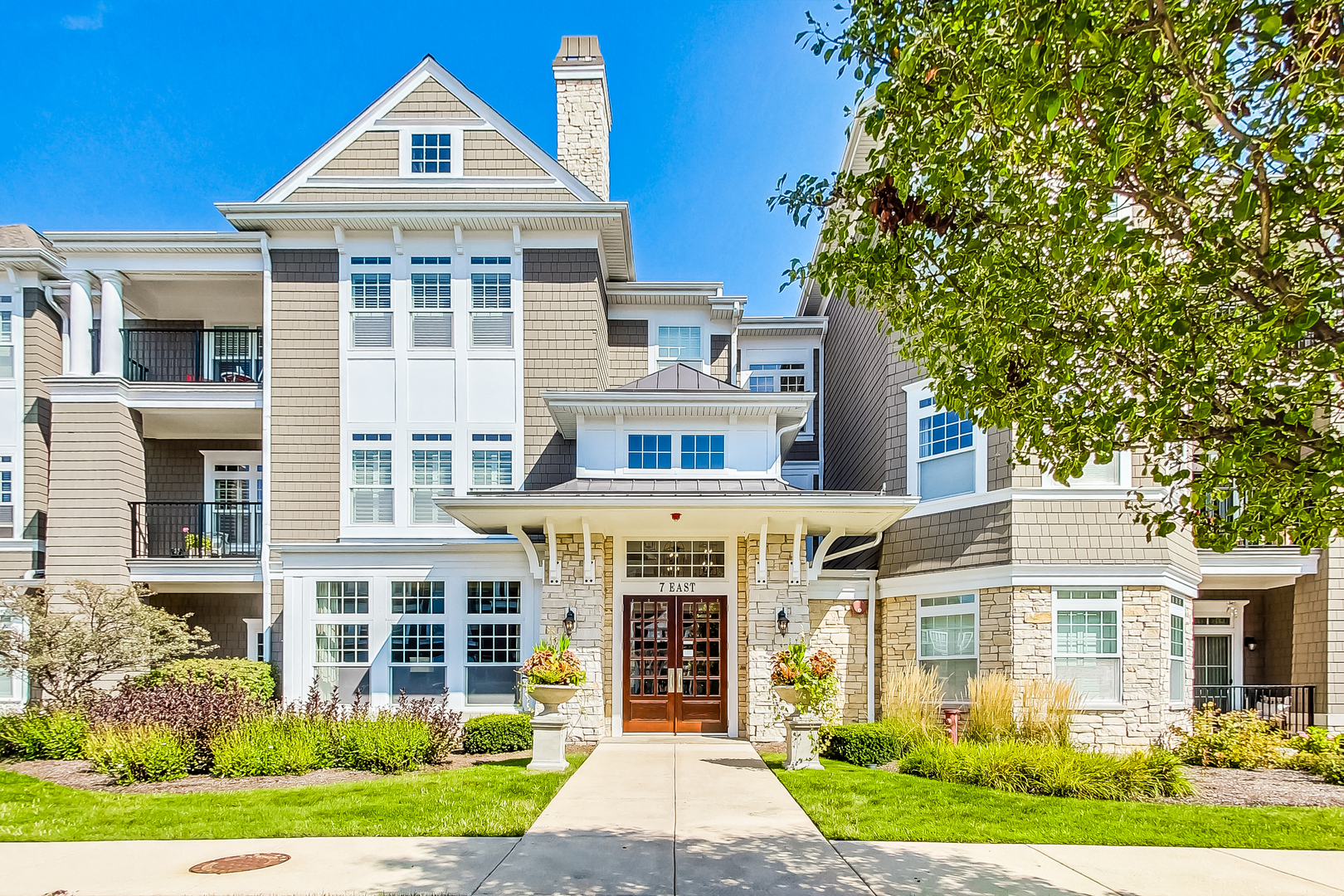 7 E Kennedy Lane Unit: 302