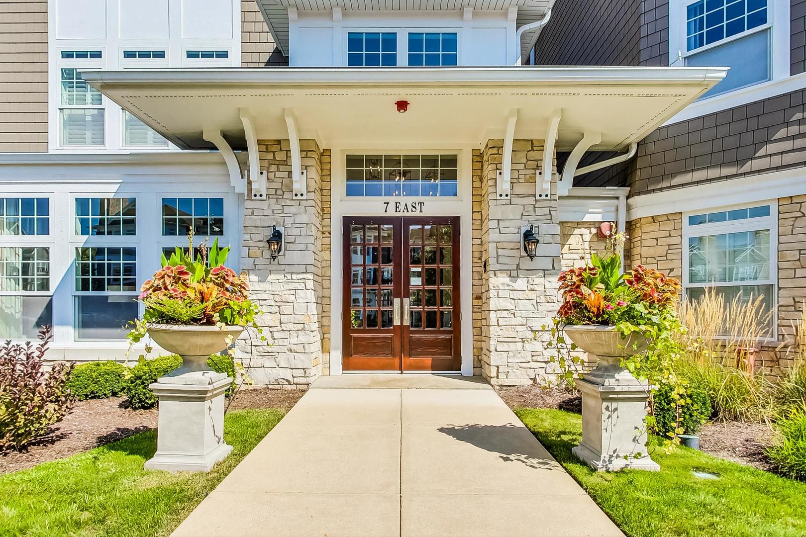 7 E Kennedy Lane Unit: 302