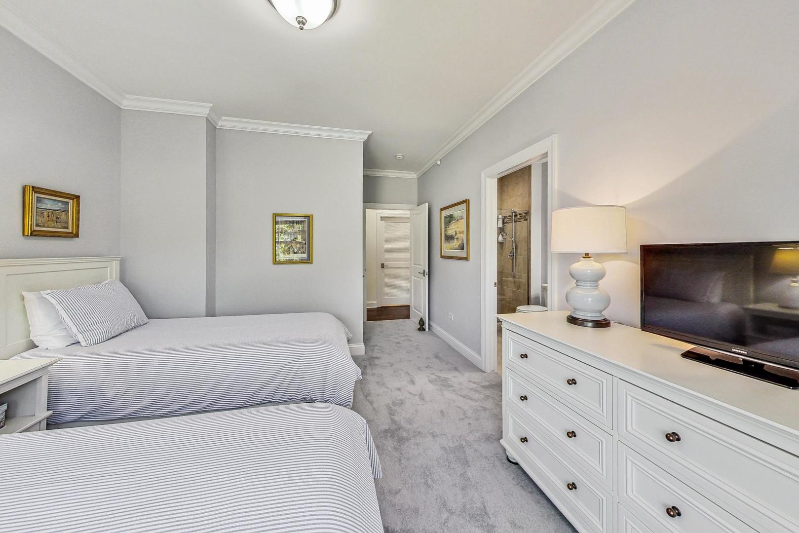 7 E Kennedy Lane Unit: 302