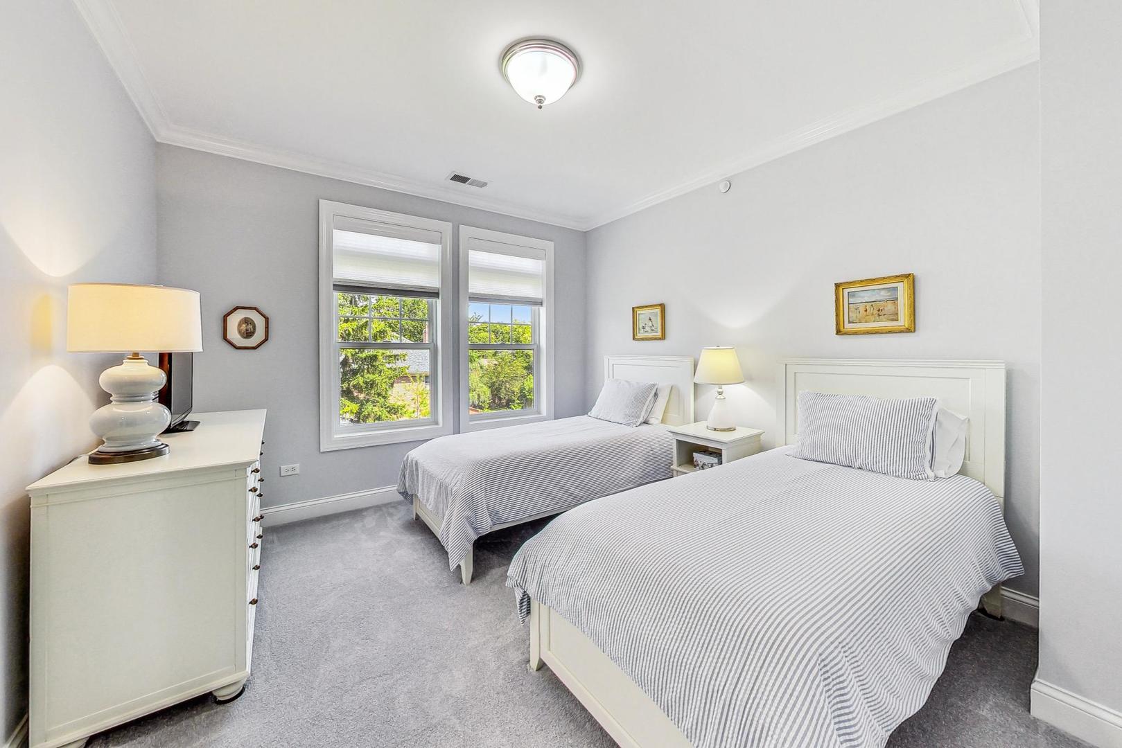 7 E Kennedy Lane Unit: 302