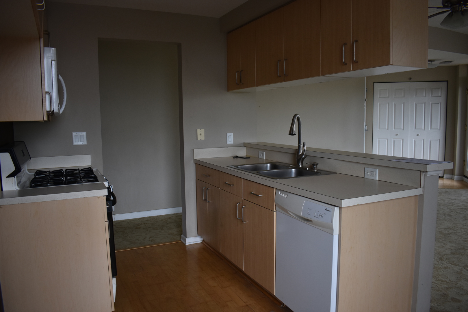 400 VILLAGE CIRCLE Drive Unit: 308