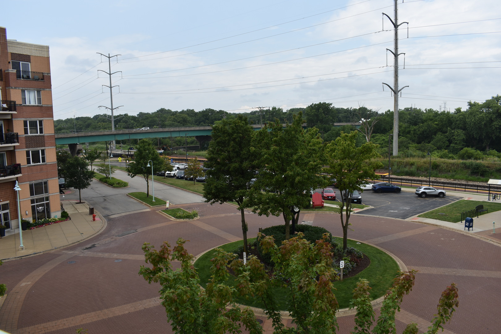 400 VILLAGE CIRCLE Drive Unit: 308