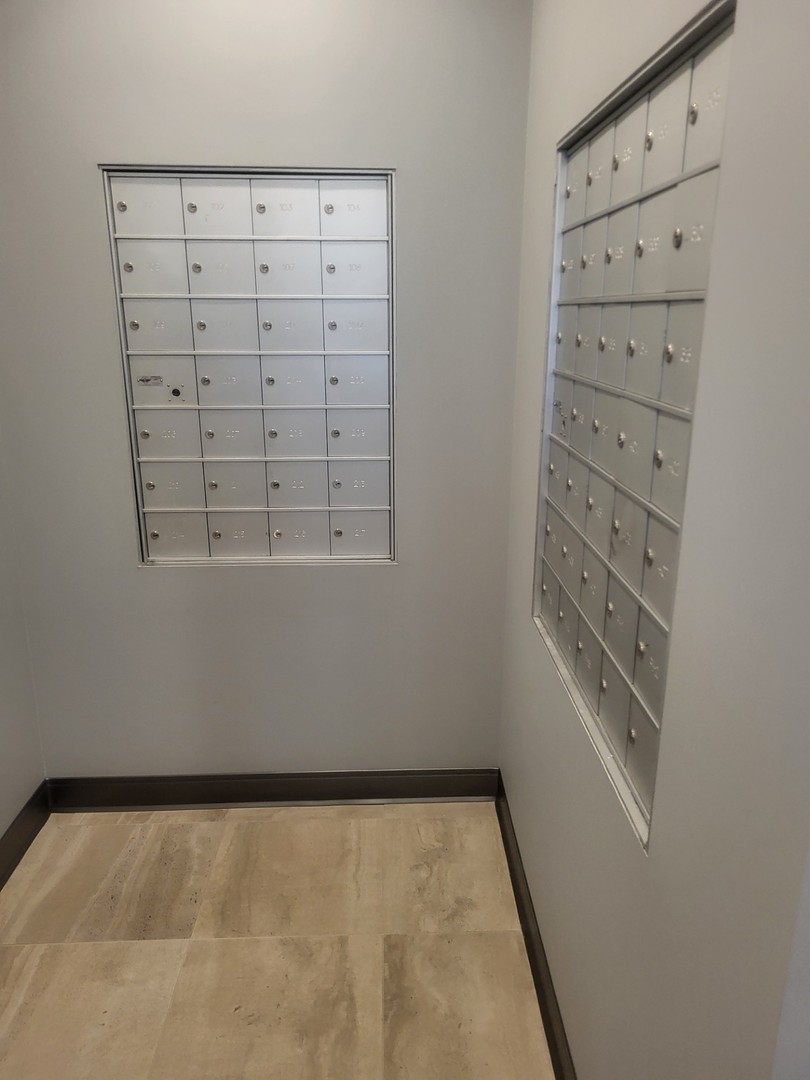400 VILLAGE CIRCLE Drive Unit: 308