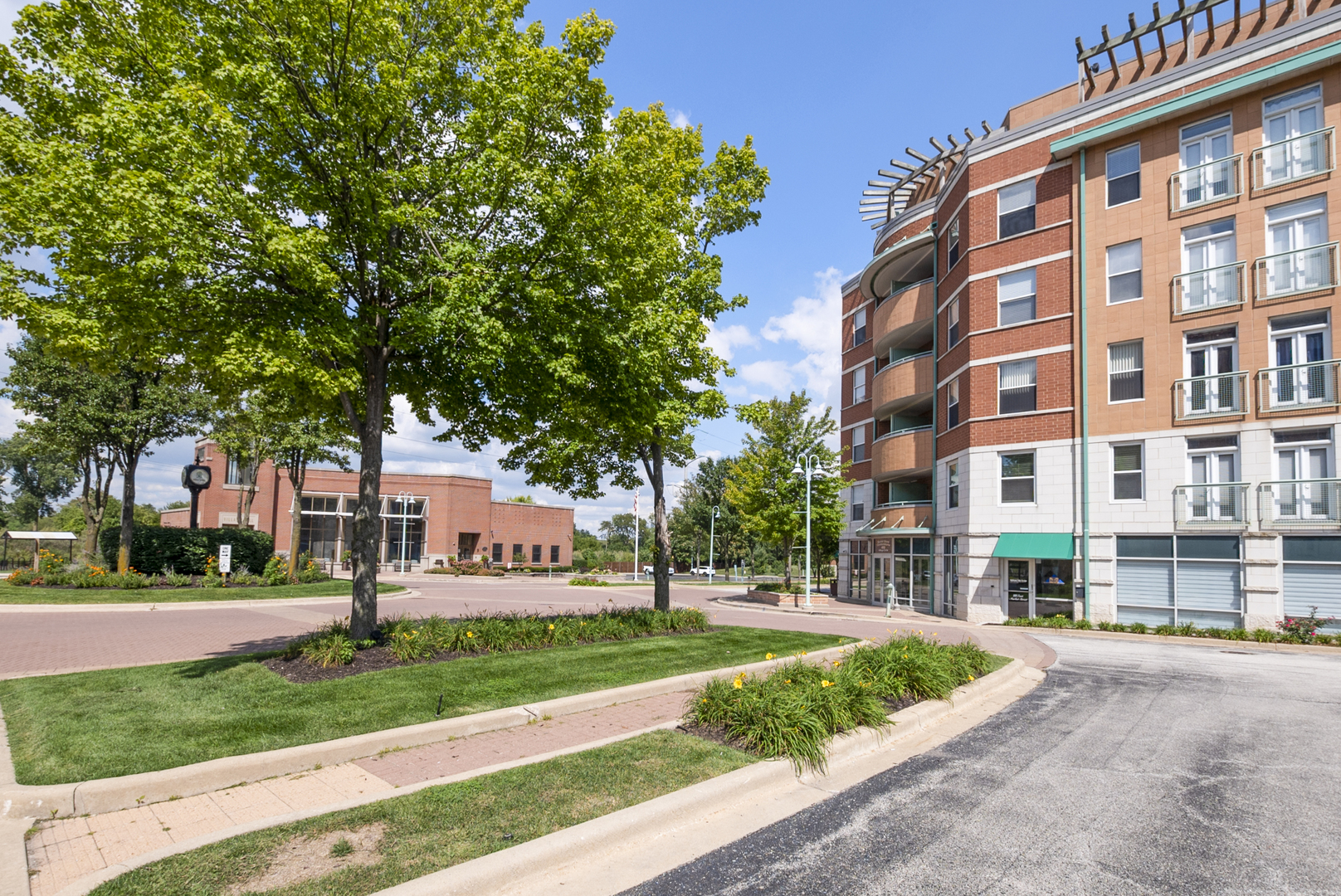 400 VILLAGE CIRCLE Drive Unit: 308